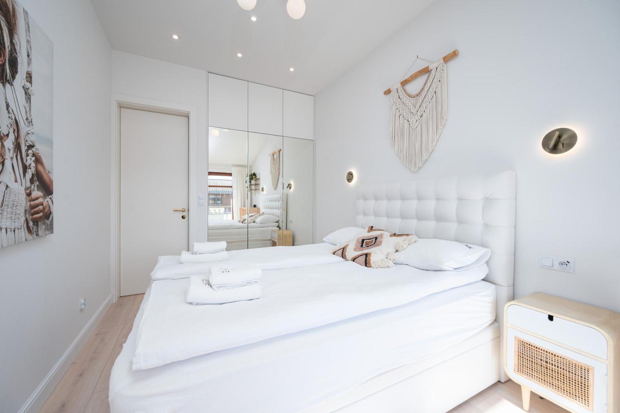 Classy White By Oneapartments * Gdansk