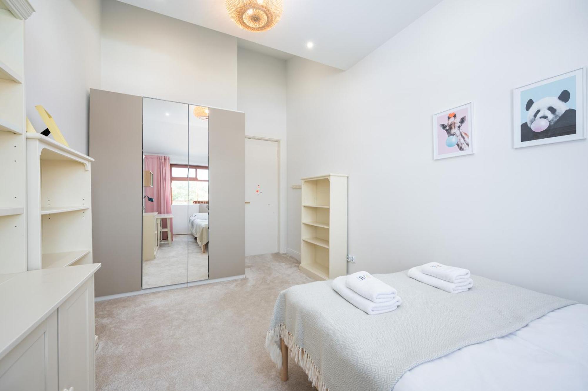 Apartment Classy White By Oneapartments *