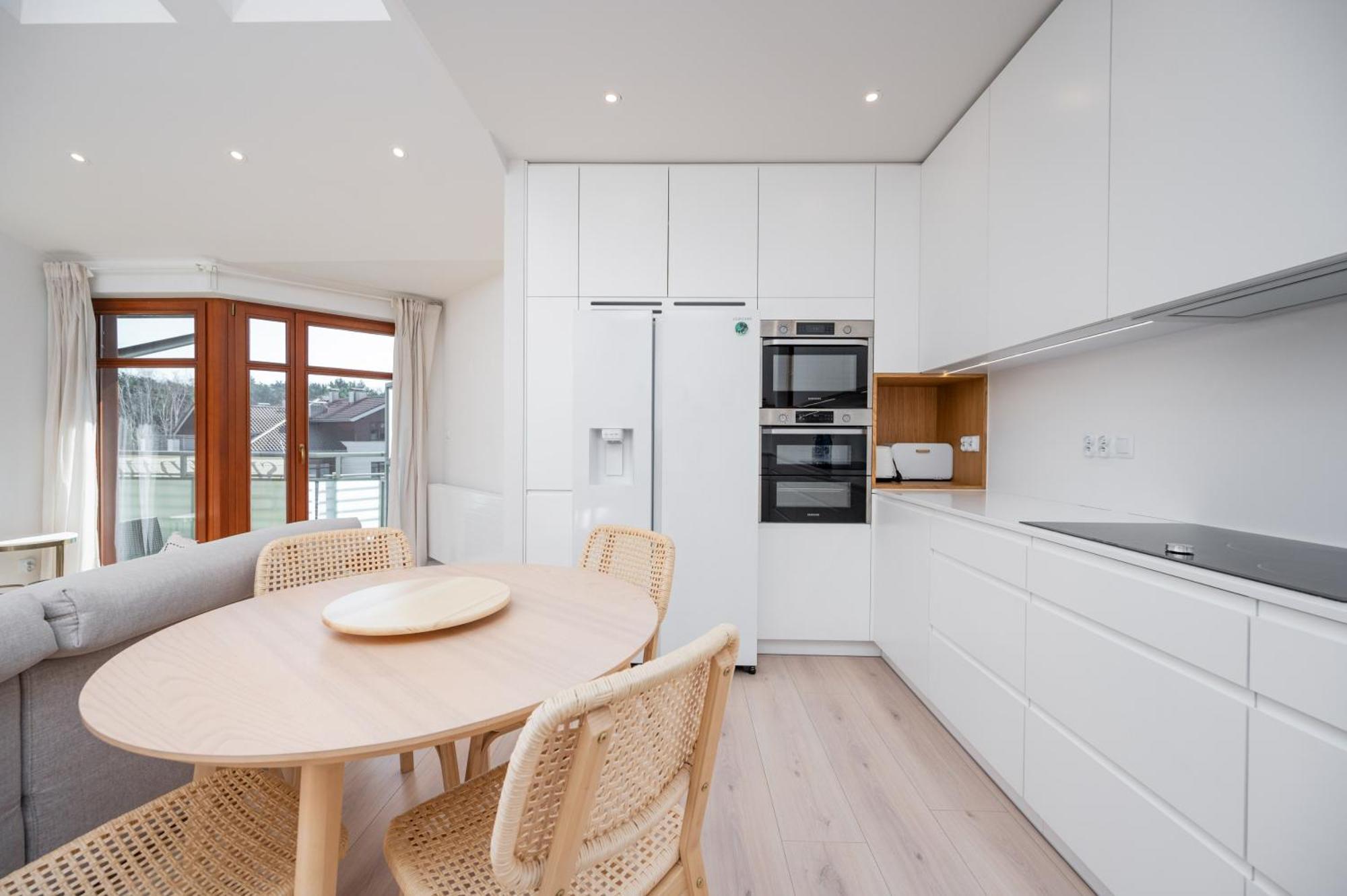 Apartment Classy White By Oneapartments *