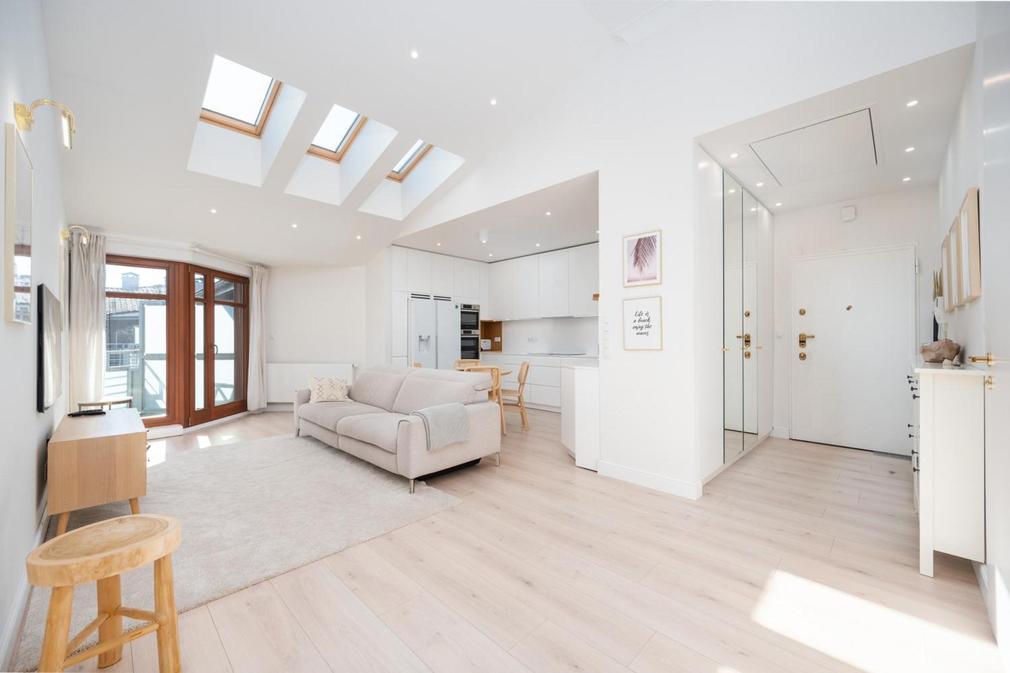 Classy White By Oneapartments Gdansk