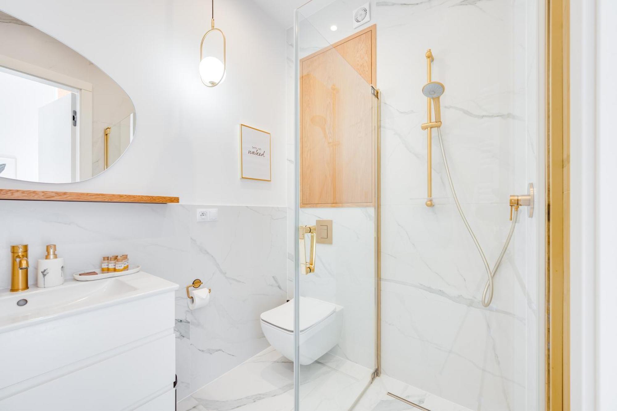 Classy White By Oneapartments *