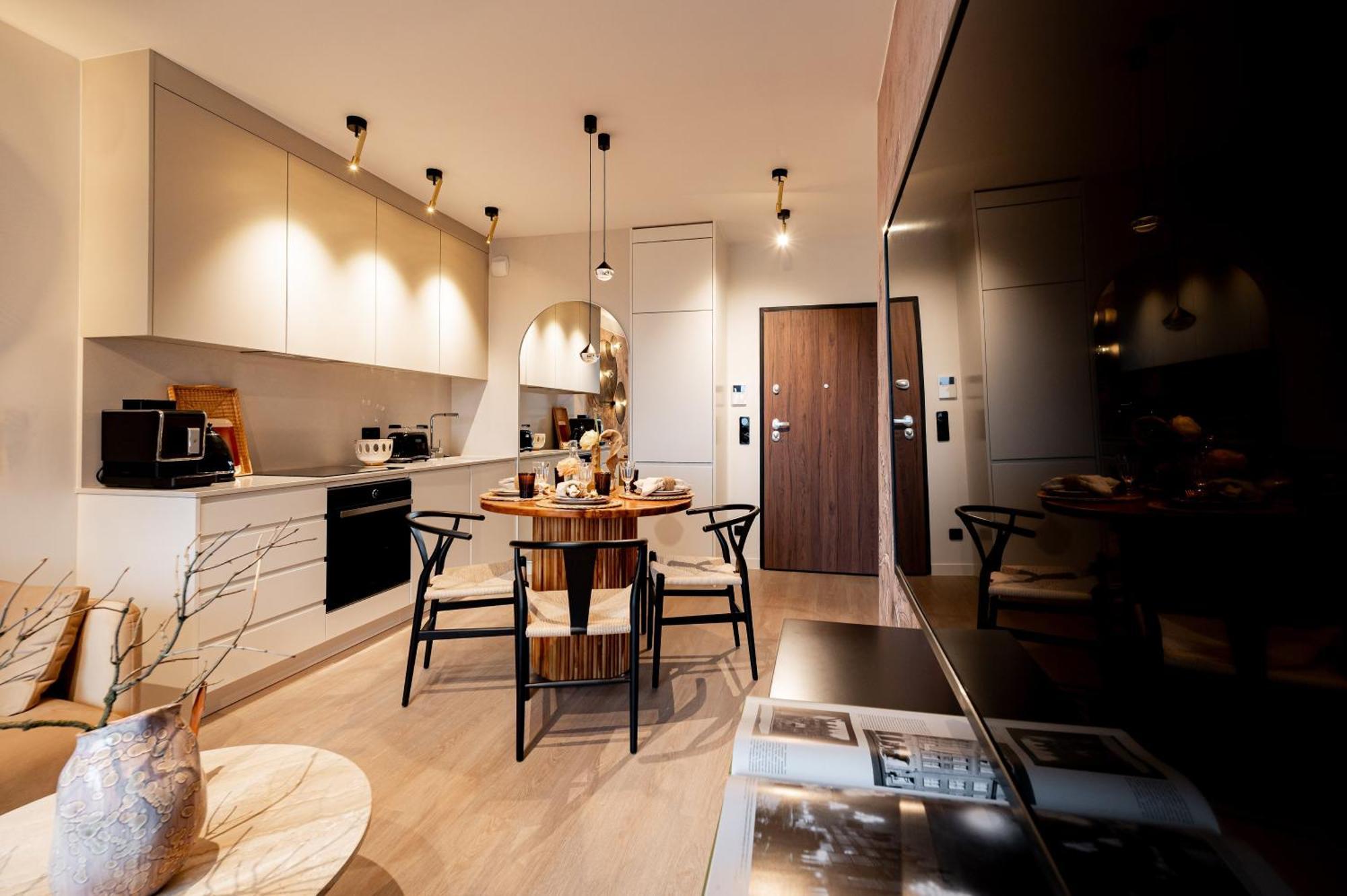 Lighthouse Haven By Aparo - Stare Miasto, Lozeczko Turystyczne, Ekspres Do Kawy, Balkon, Winda, Dworzec Glowny Leilighet *