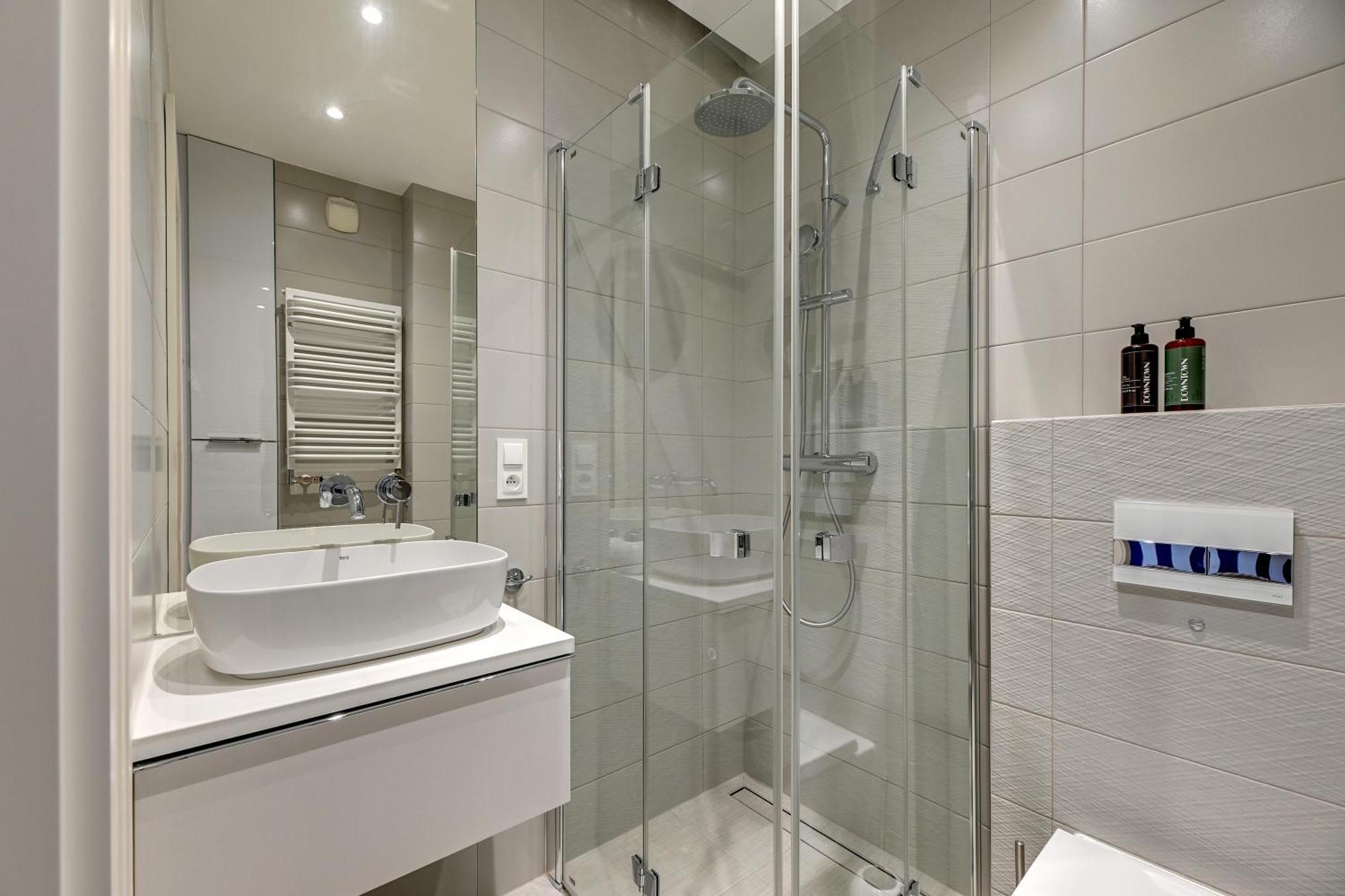 Waterlane Island - Riverview Pool, Spa, Gym & Parking By Downtown *