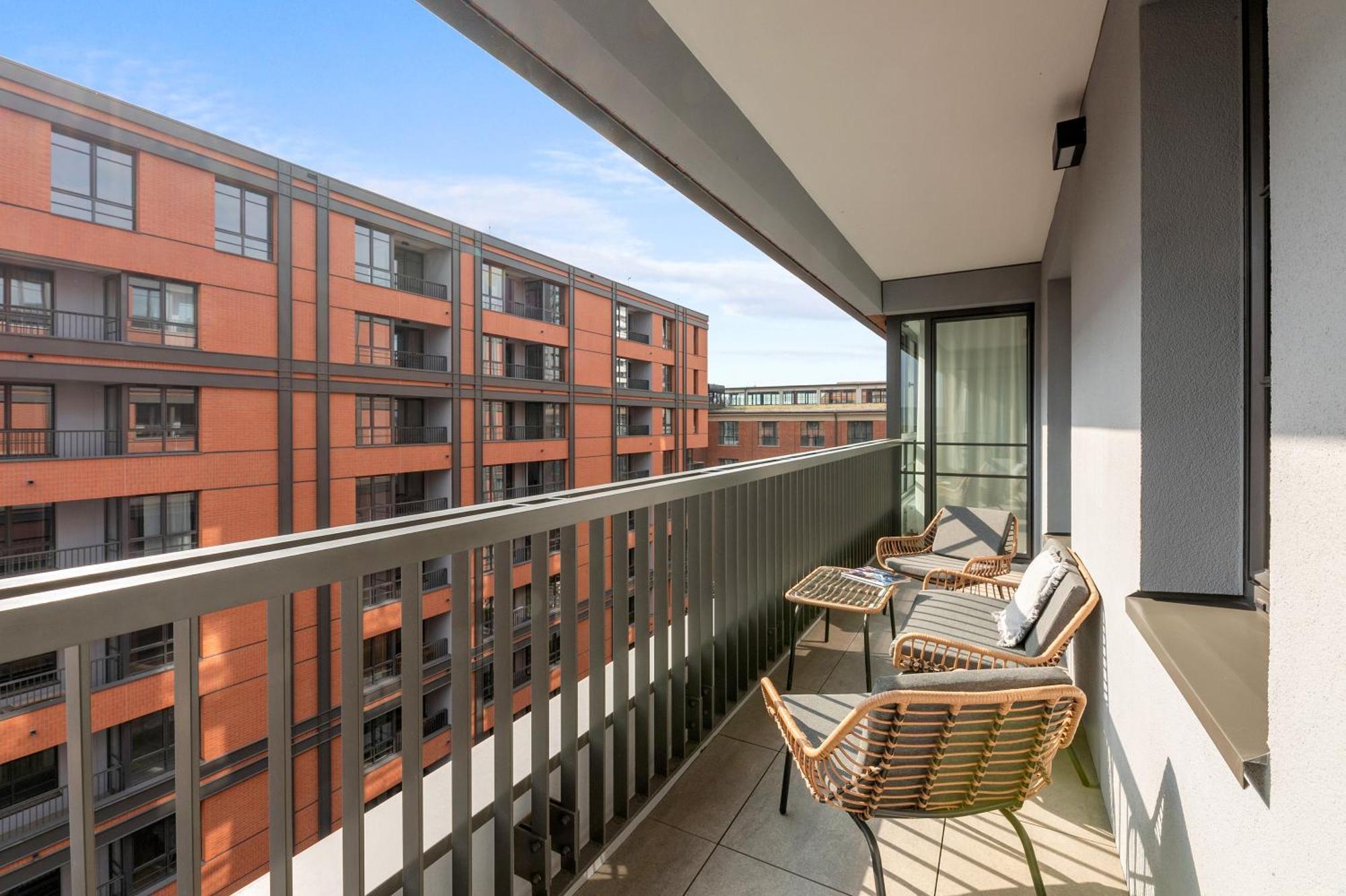 Doki Living - Foodhall & Parking By Downtown Apartment *