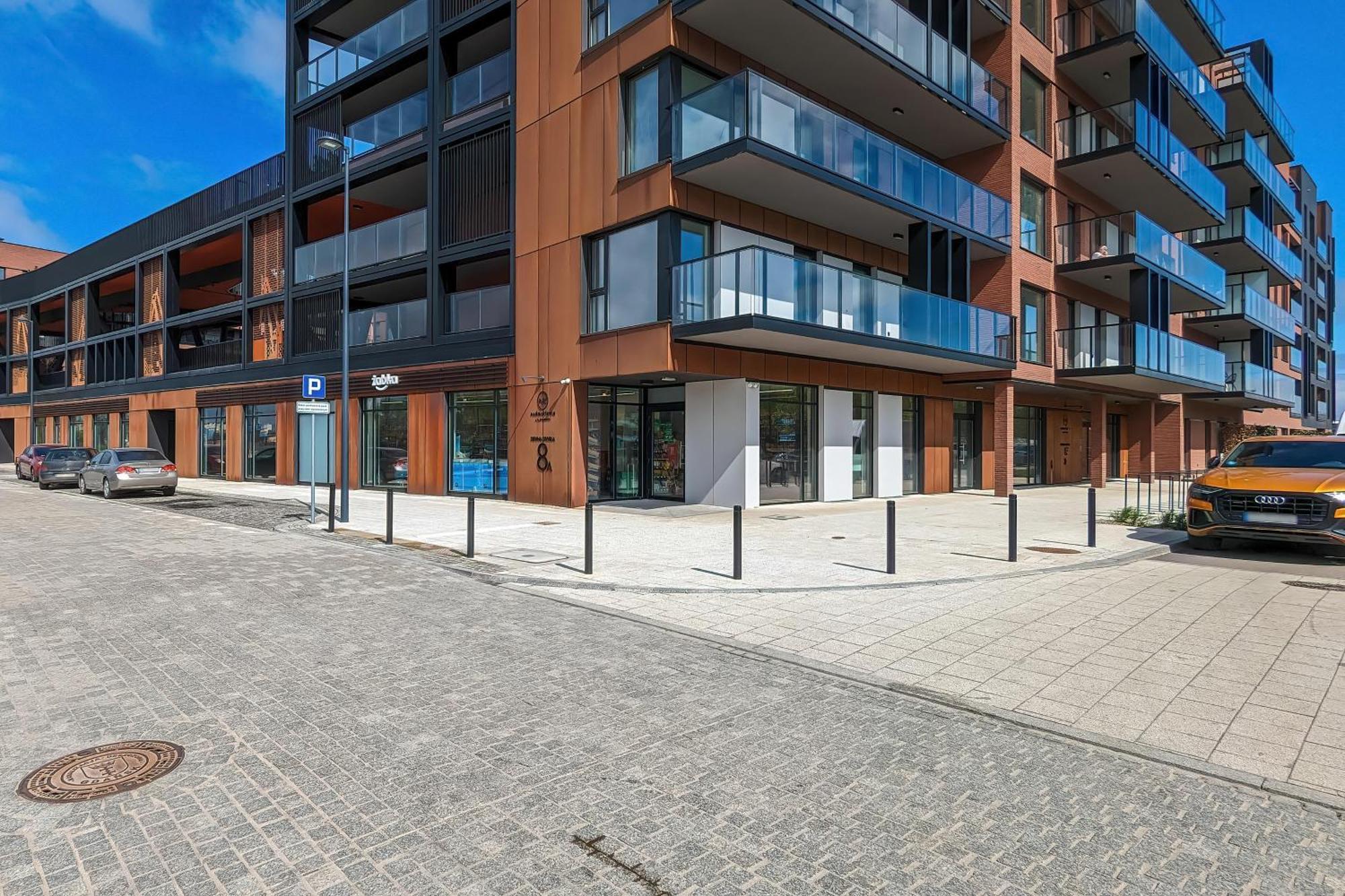 Elegant In With Sauna, Gym And Parking By Renters Apartment