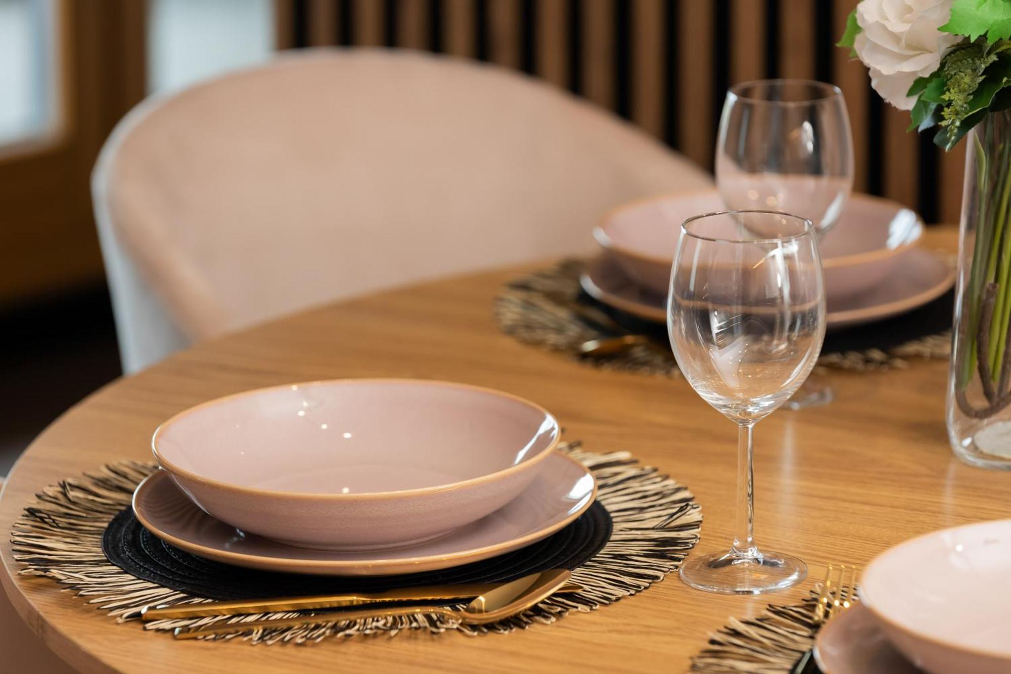 Elegant In With Sauna, Gym And Parking By Renters *