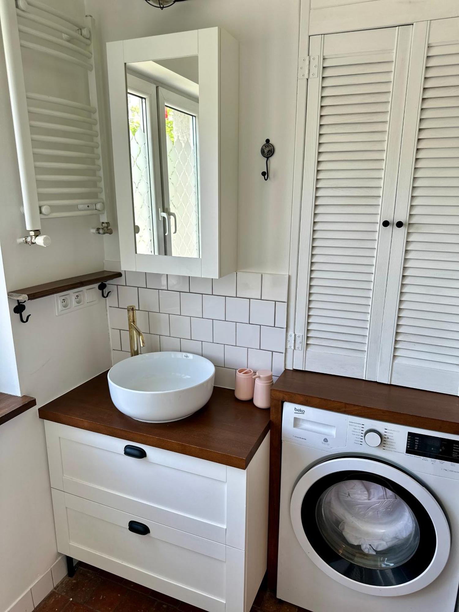 Retro Cozy 10 Minutes To And 15 Minutes To Old Apartment *