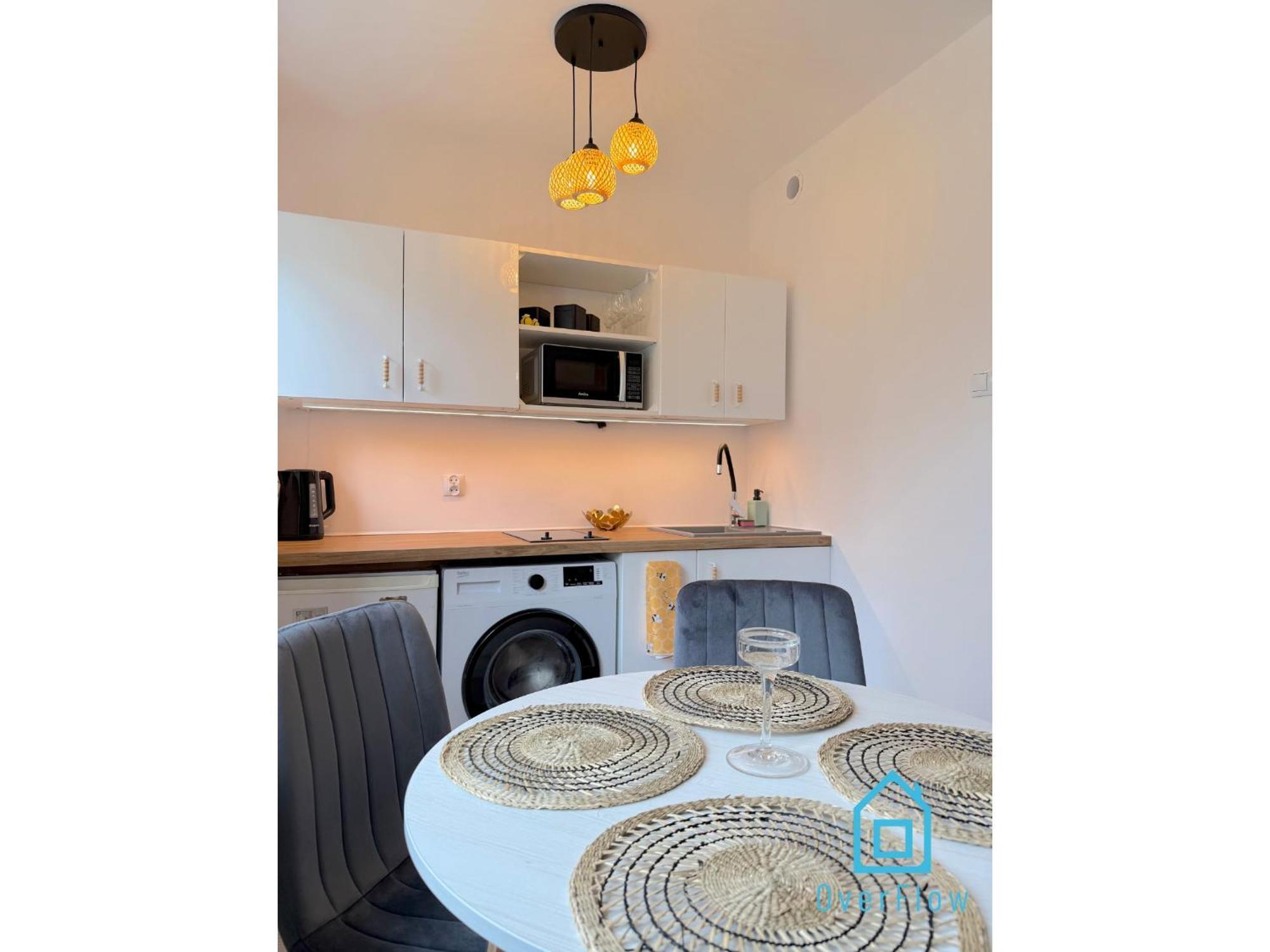 Apartment Honey Apartment- Cozy Retreat, 10 Minutes To Old Town