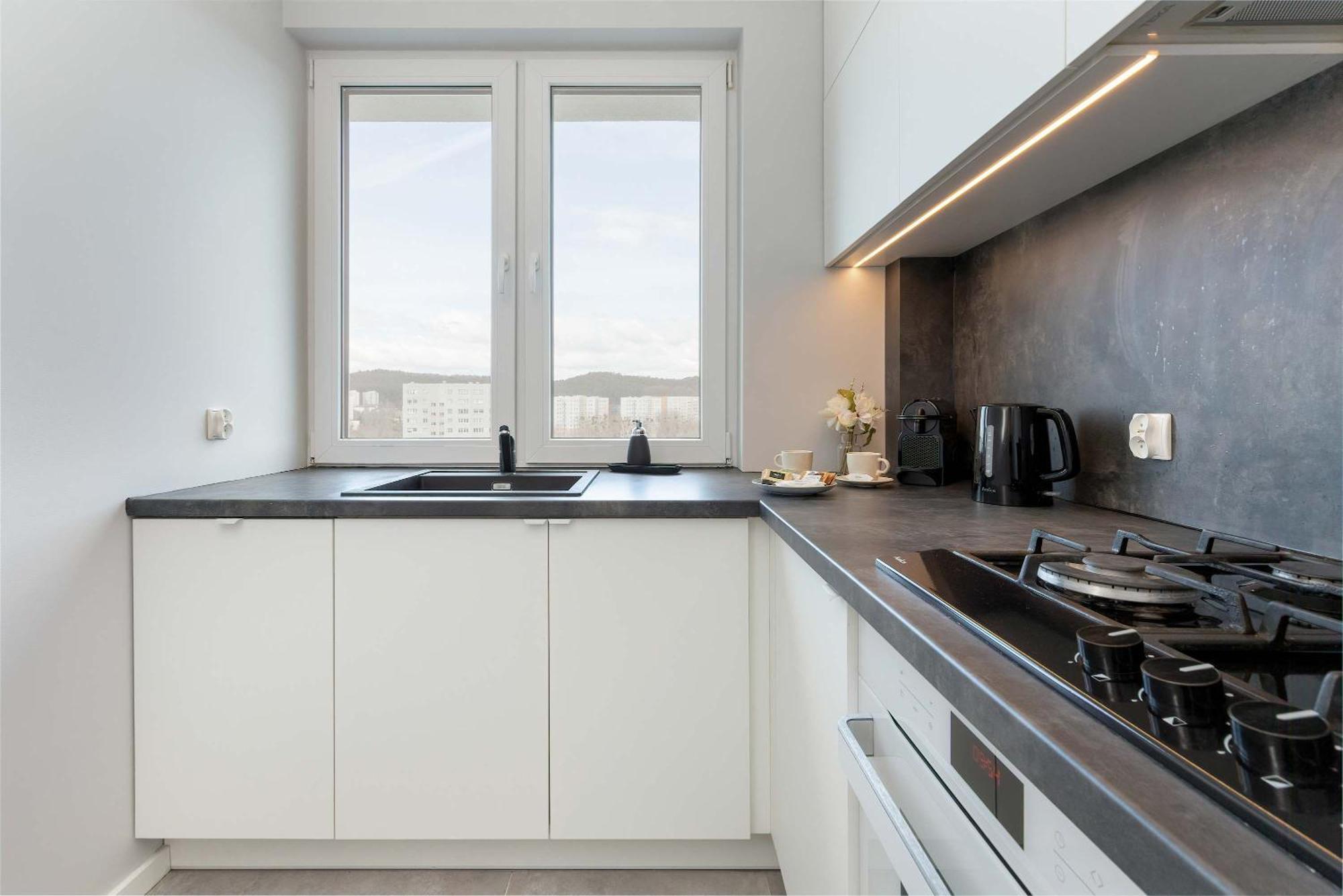 Family With 3 Bedrooms And Balcony By Renters *