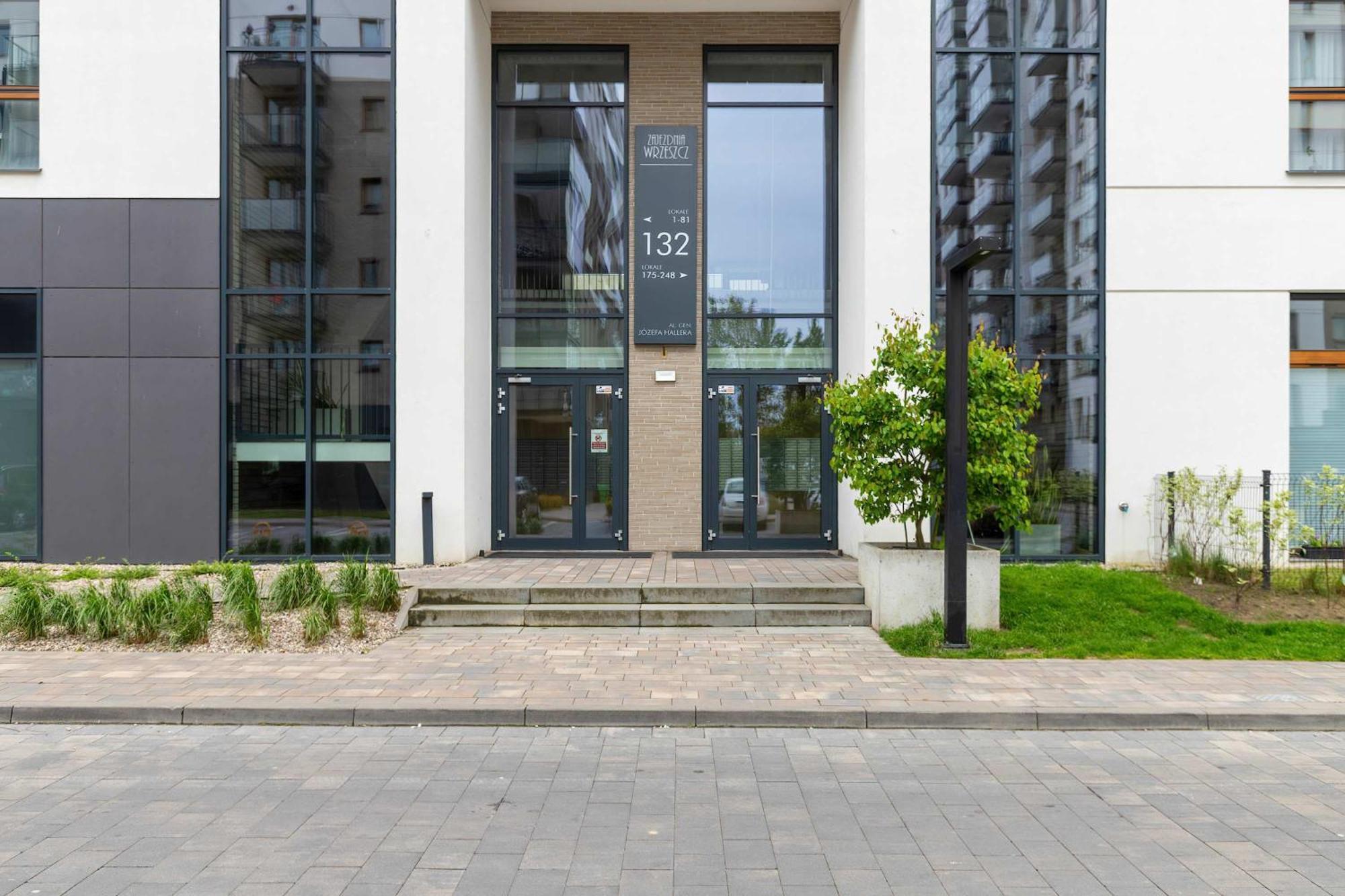 Hallera Chic For 4 Guests With Balcony & Parking By Renters Danzig