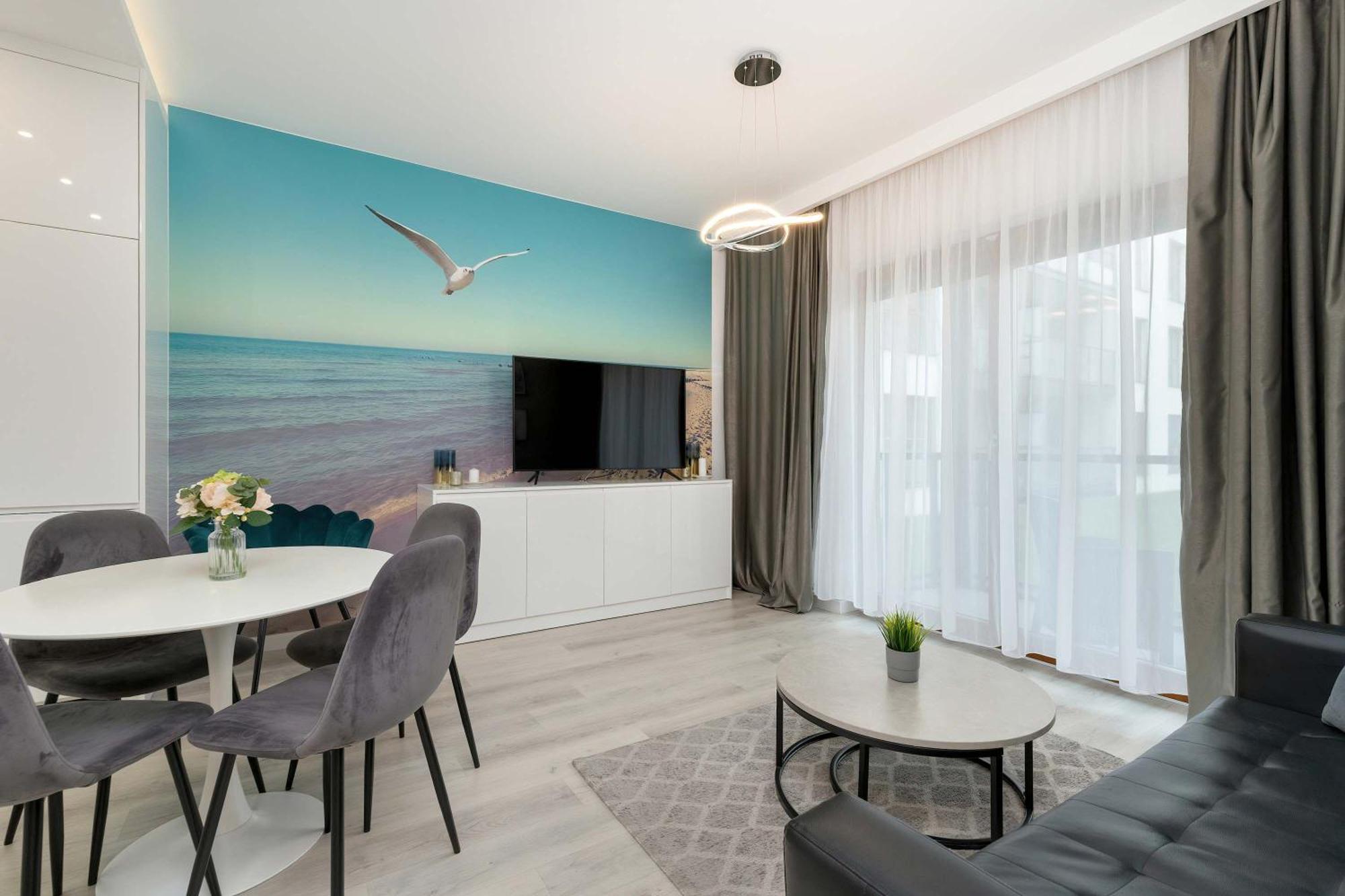 Hallera Chic For 4 Guests With Balcony & Parking By Renters Danzig
