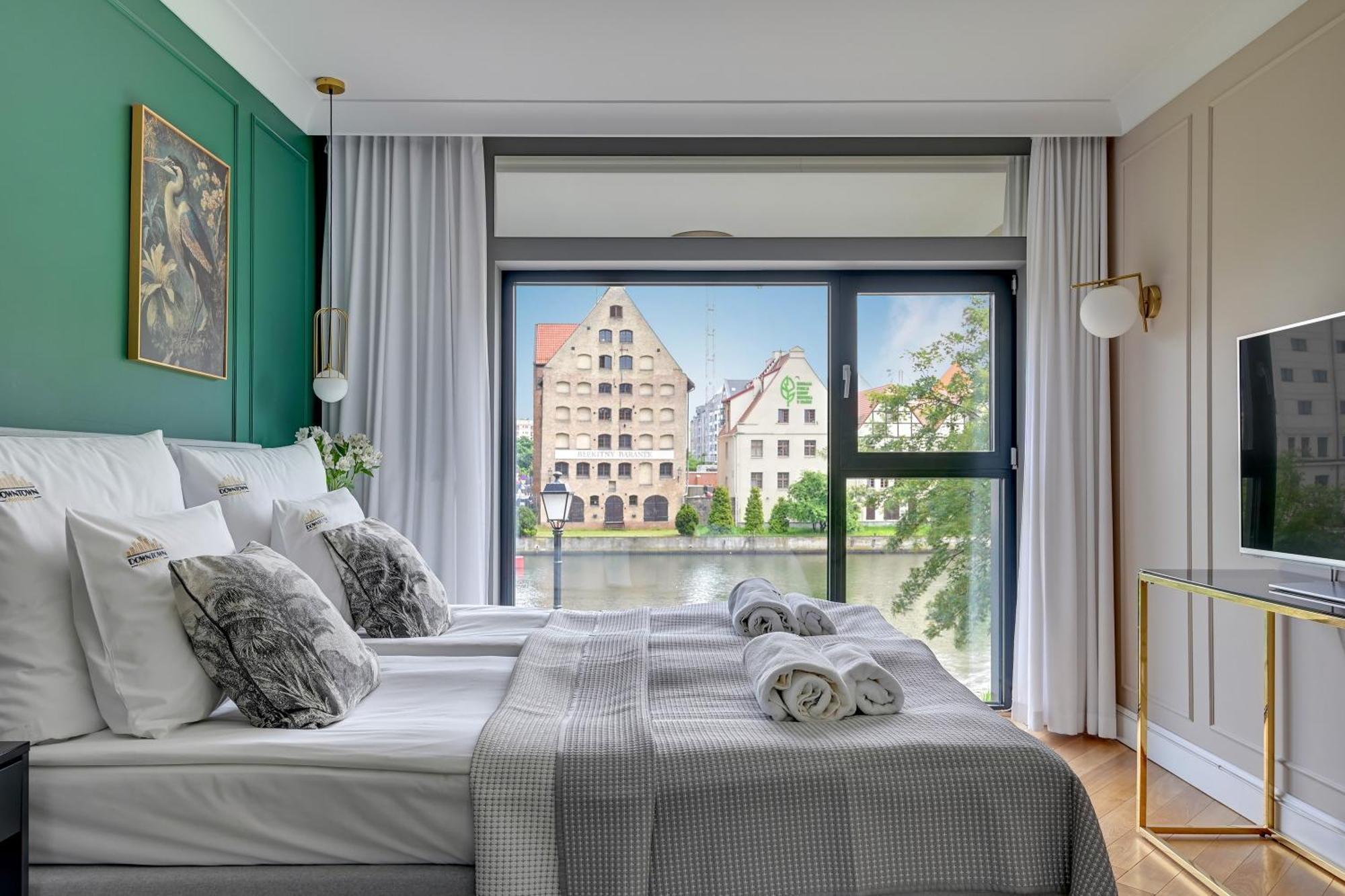 Wintera & Parking By Downtown Gdansk