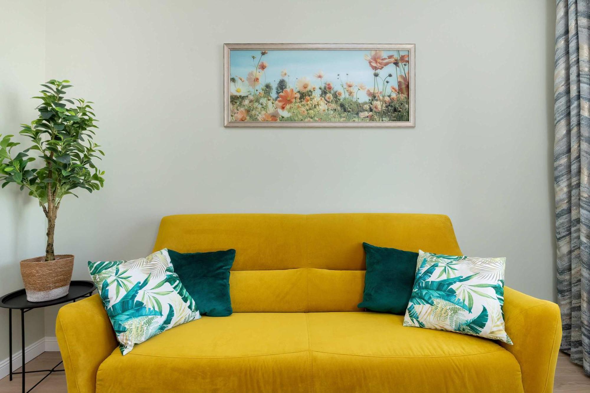 Luxury With Three Bedrooms Air Conditioning And Parking By Renters
