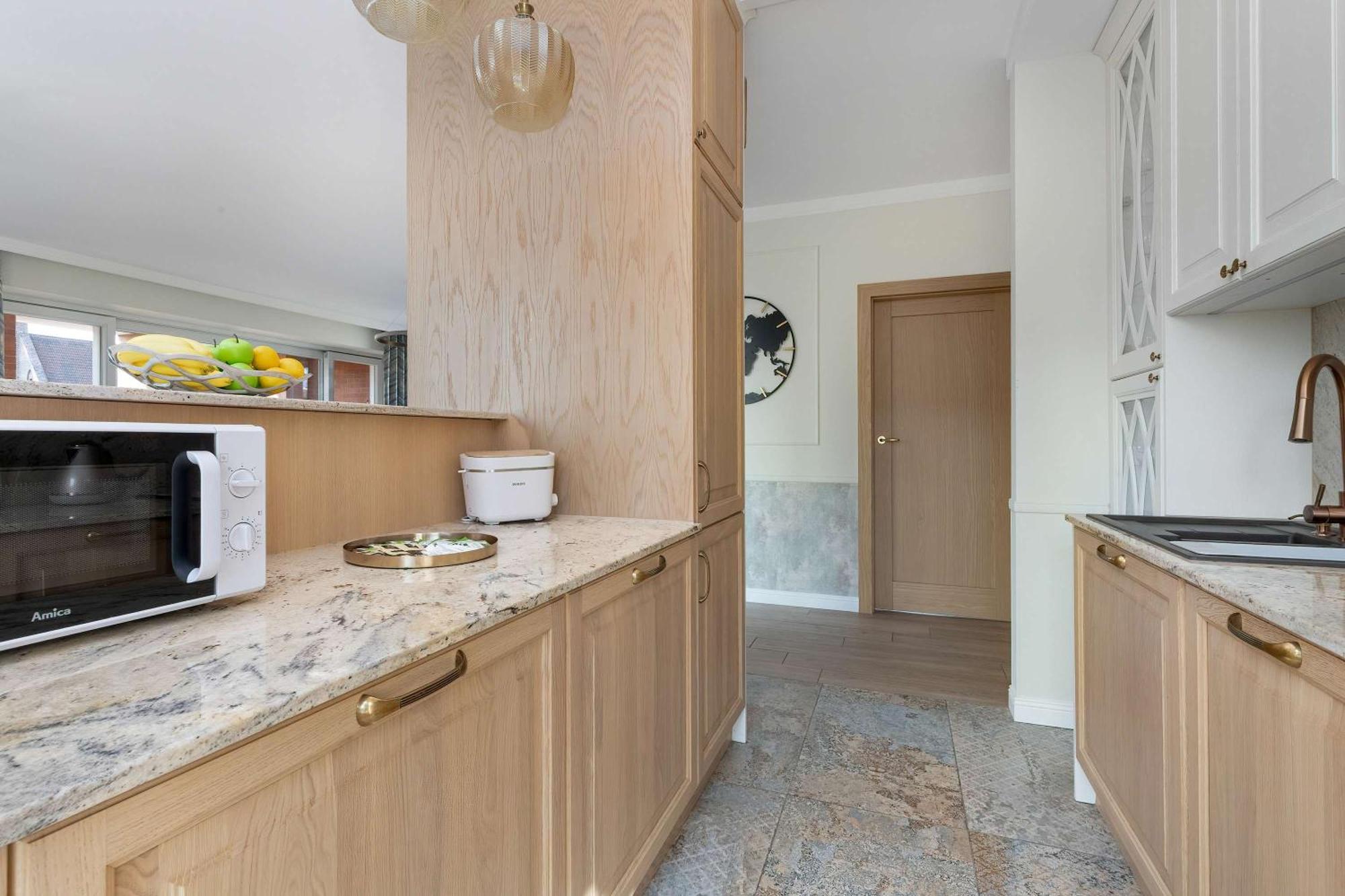 Luxury With Three Bedrooms Air Conditioning And Parking By Renters Leilighet *