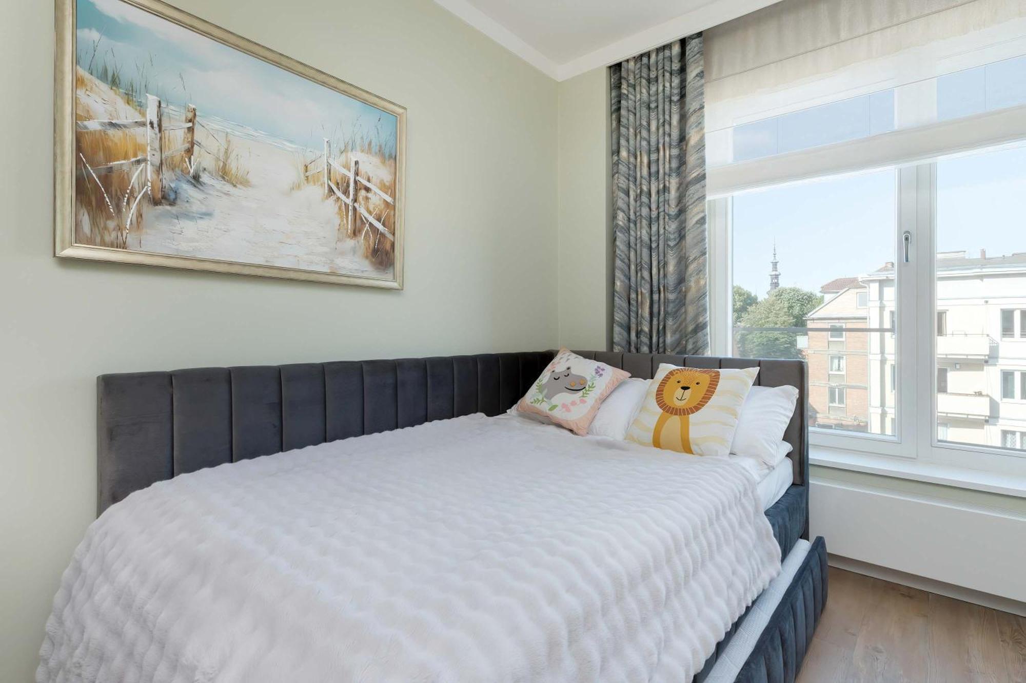 Luxury With Three Bedrooms Air Conditioning And Parking By Renters Leilighet