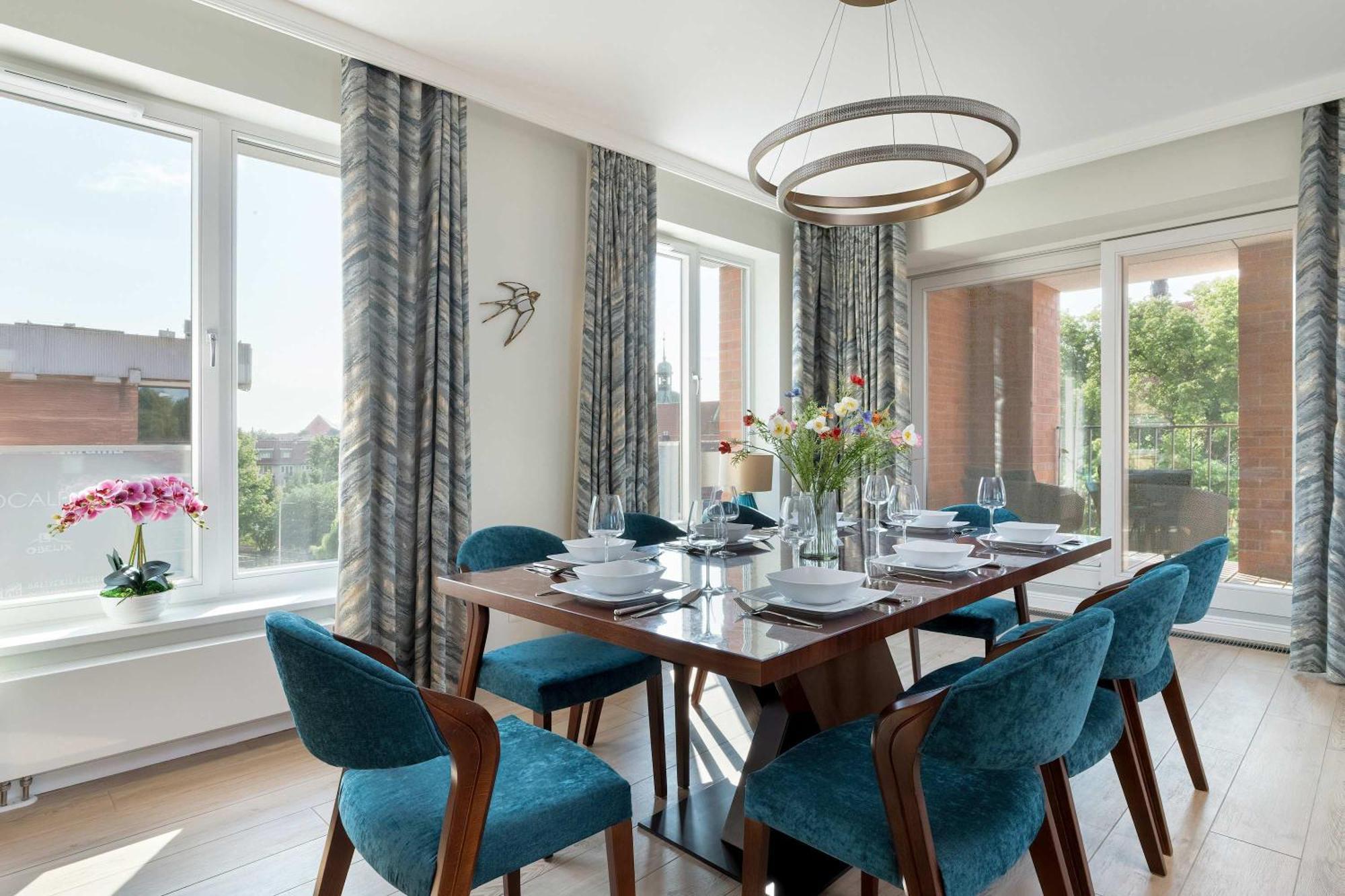 Luxury With Three Bedrooms Air Conditioning And Parking By Renters *