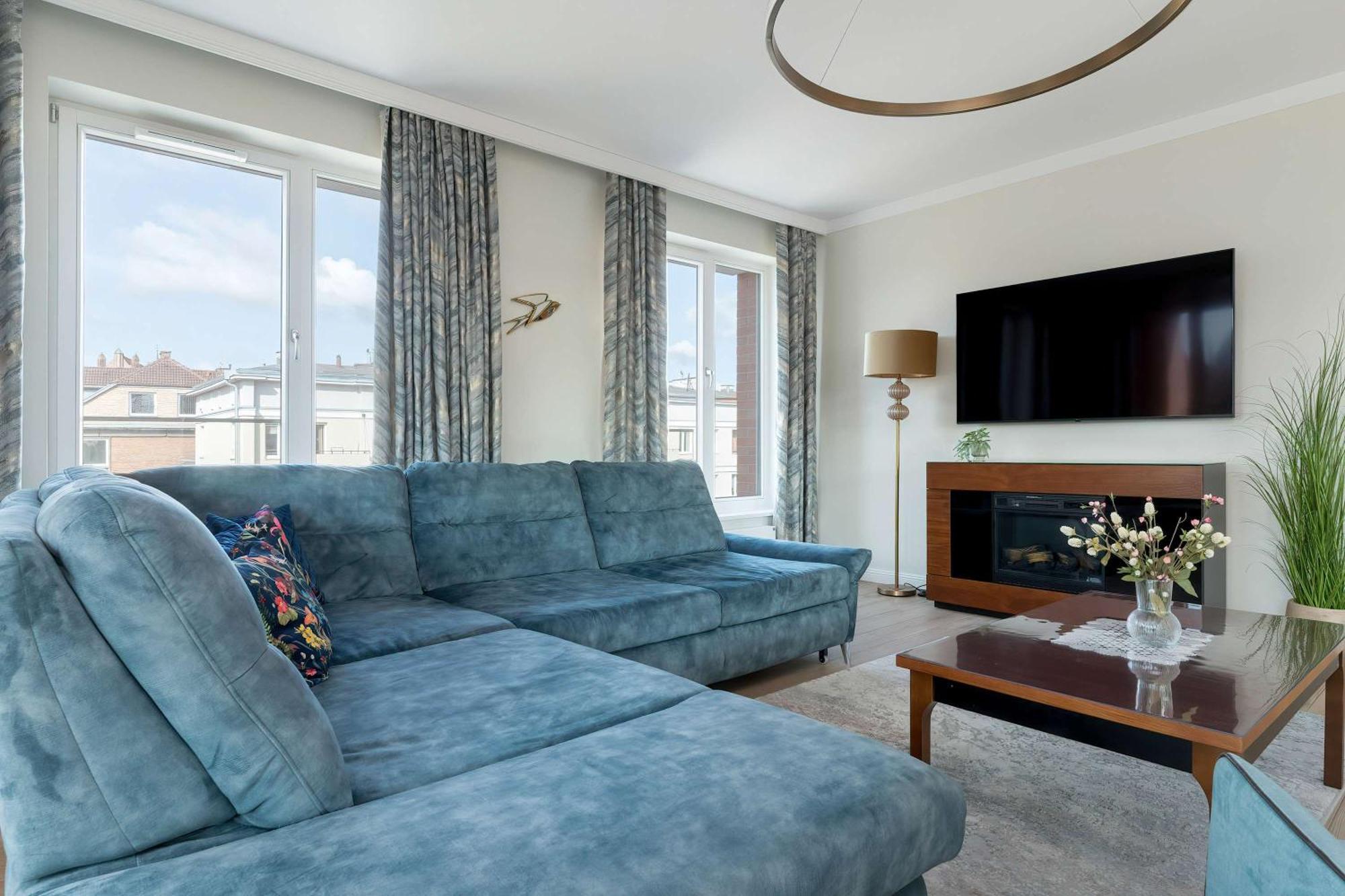 Luxury With Three Bedrooms Air Conditioning And Parking By Renters