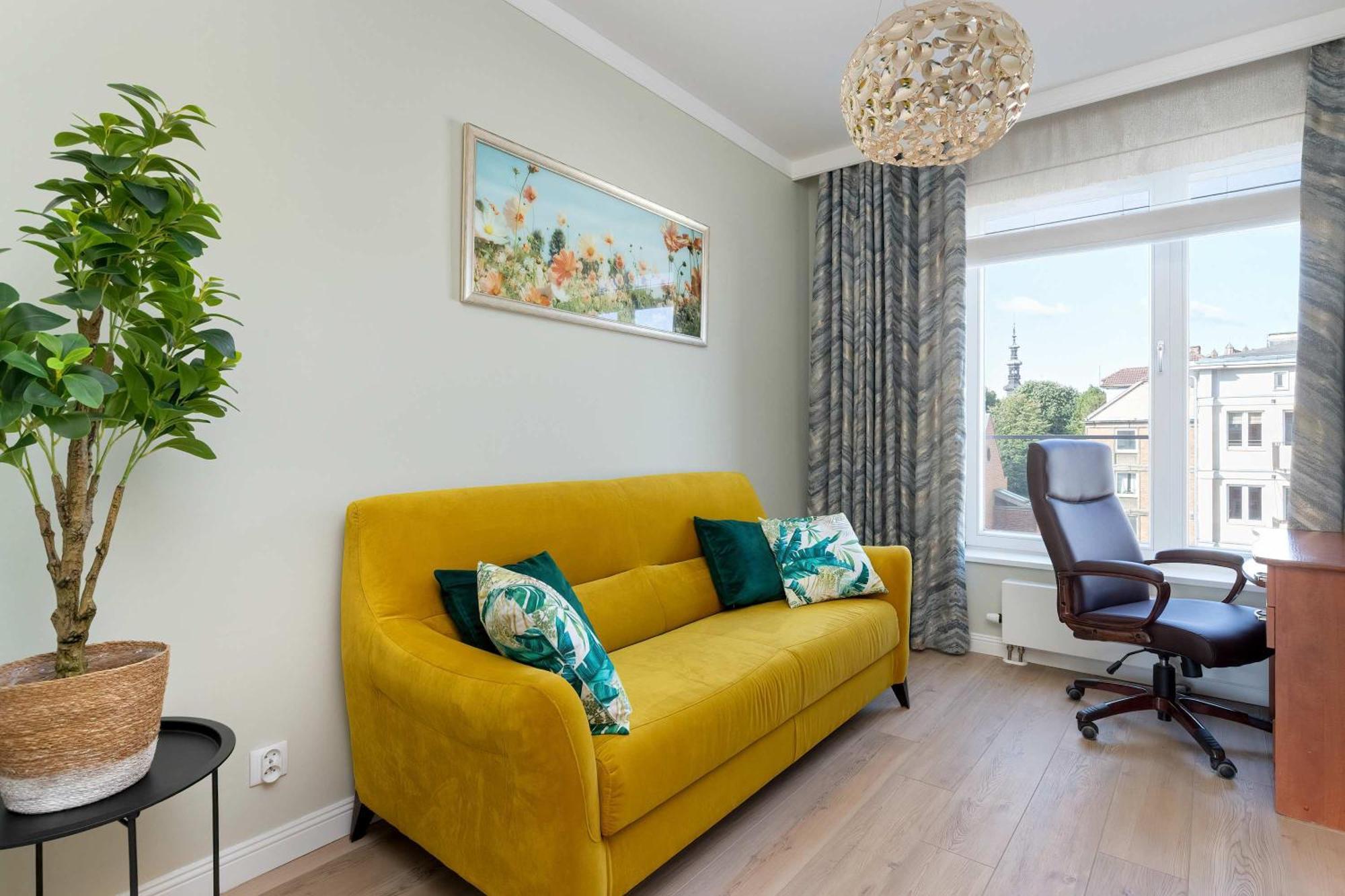 Luxury With Three Bedrooms Air Conditioning And Parking By Renters Leilighet *