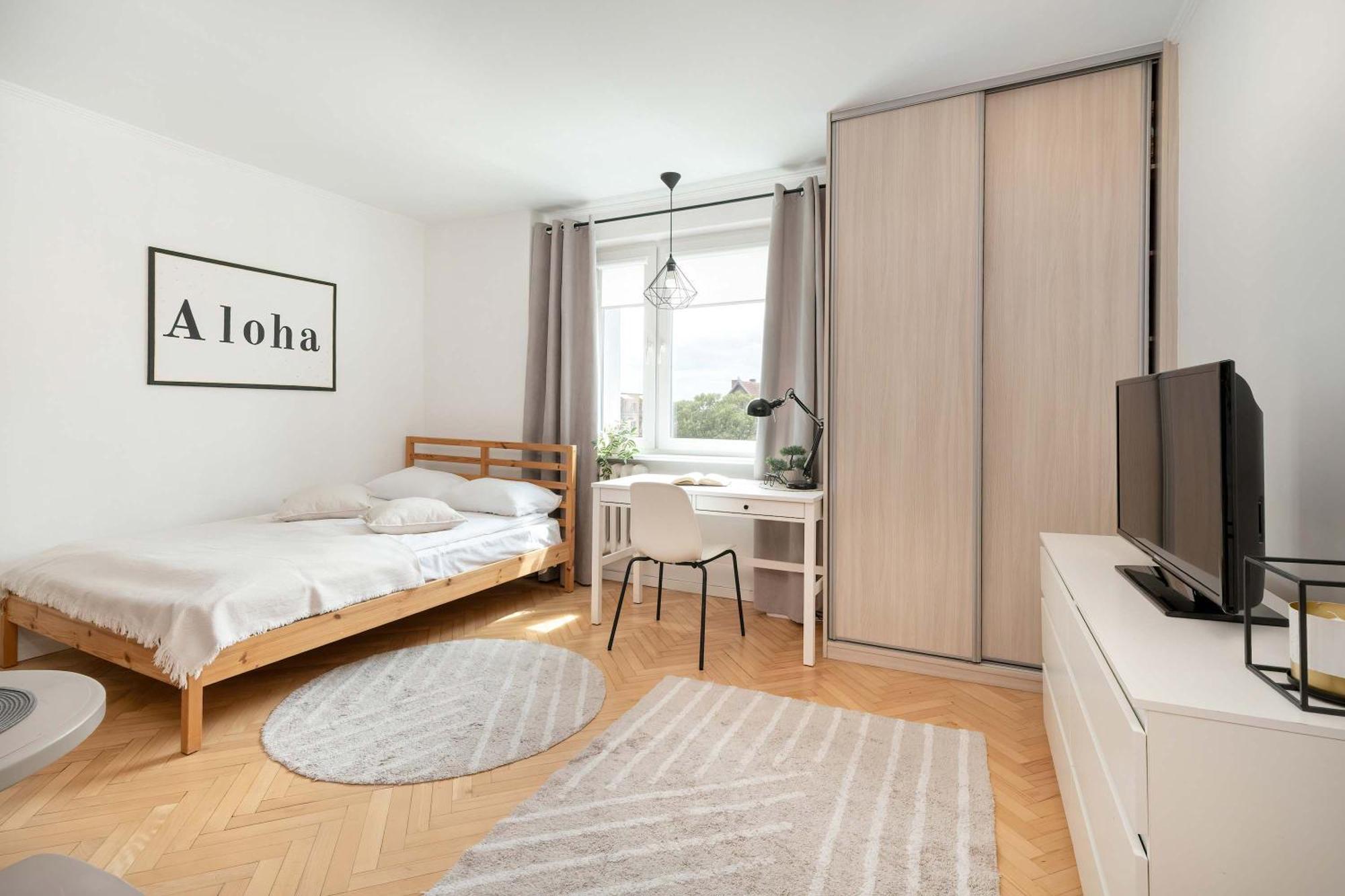 Bright With Desk Ideal For Remote Work By Renters Lägenhet Gdańsk