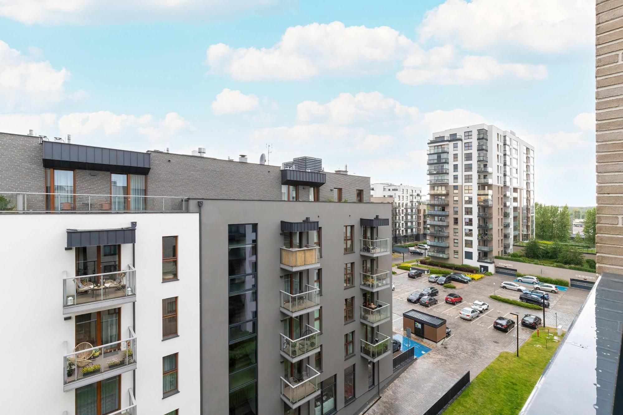 Modern With Parking & Balcony By Renters