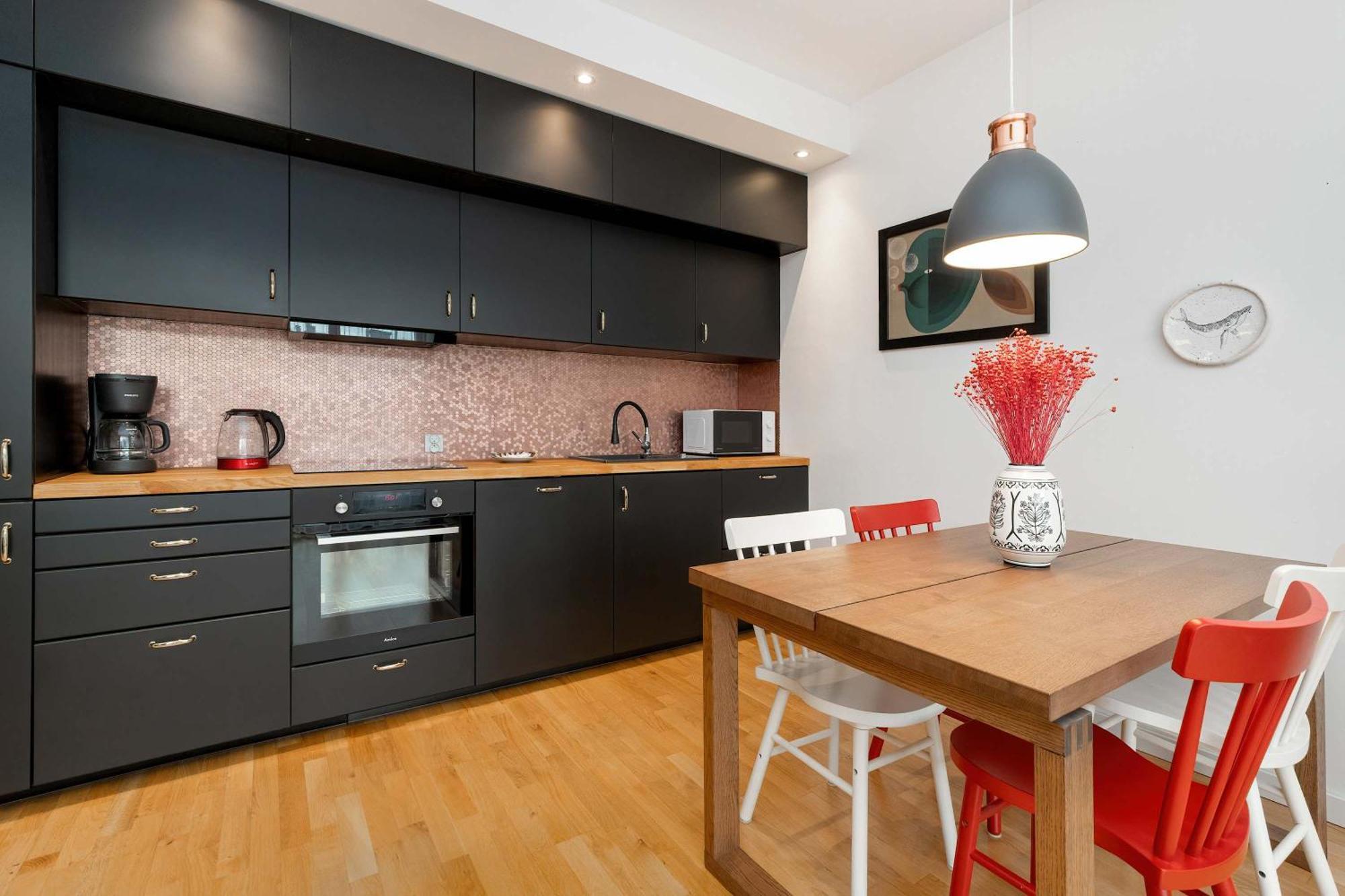 Modern With Parking & Balcony By Renters Apartament