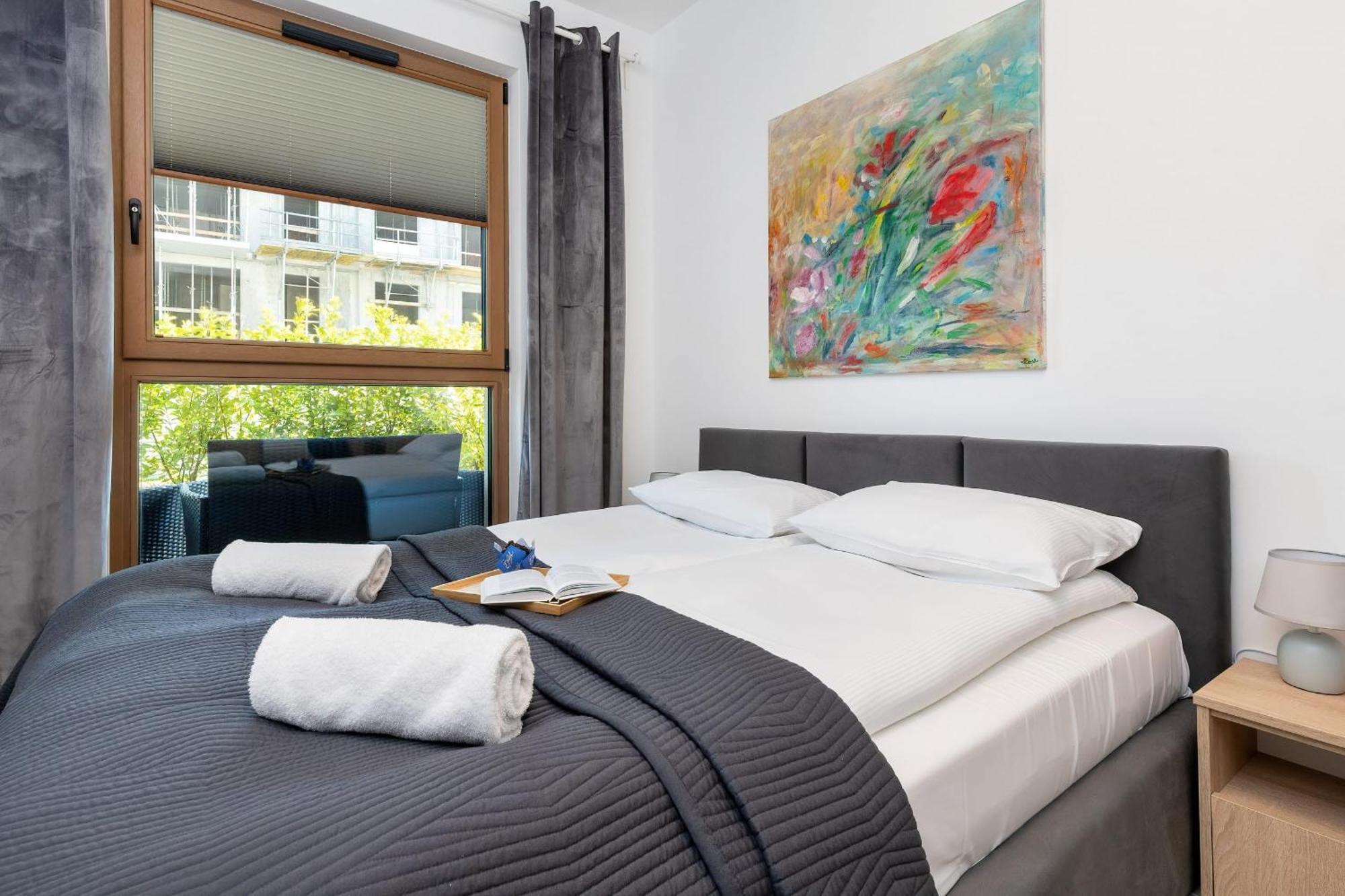 Căn hộ Gdanska Modern With Patio, Parking & Gym By Renters