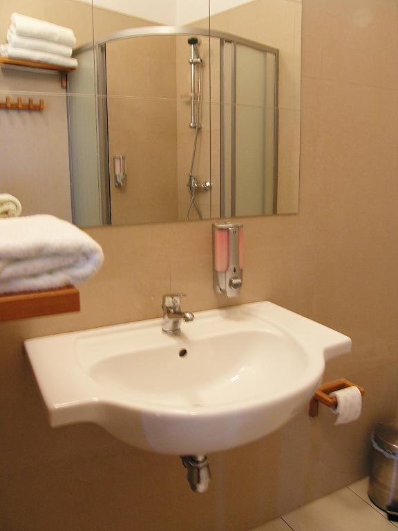 Noclegi Apro Homestay *
