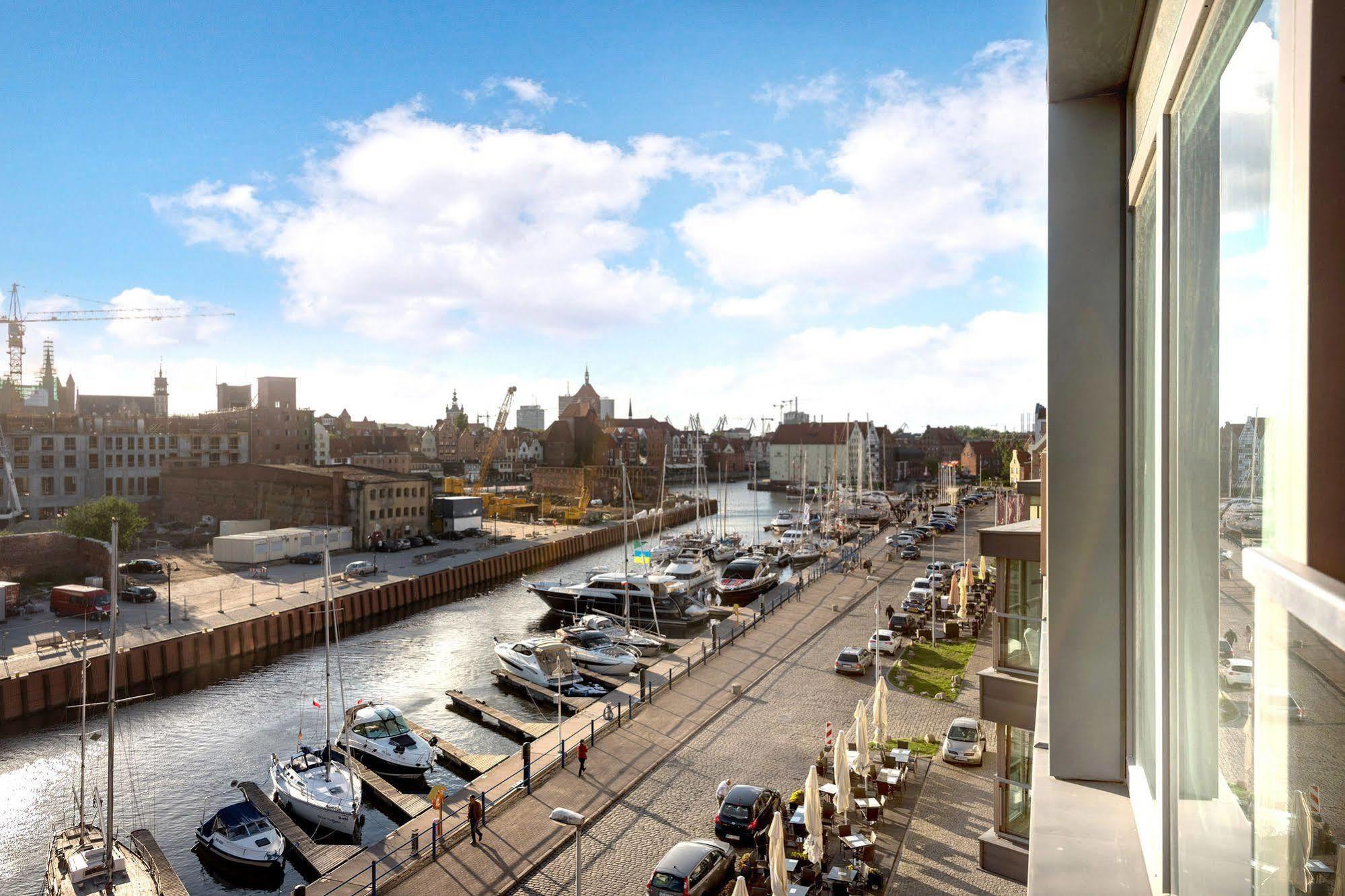 Waterlane Pool & Gym Apartment