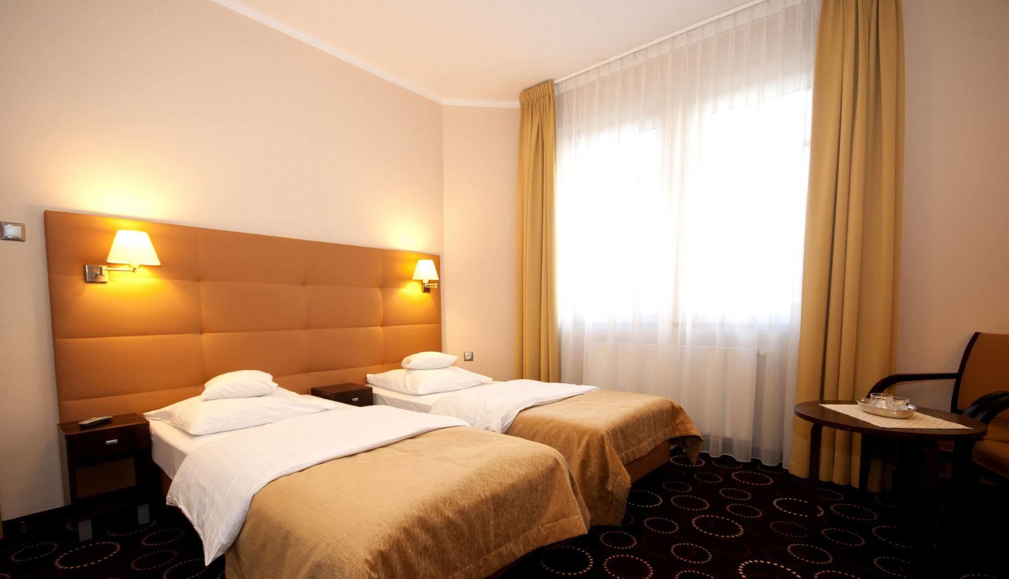 Aparthotel La Petite & 3*