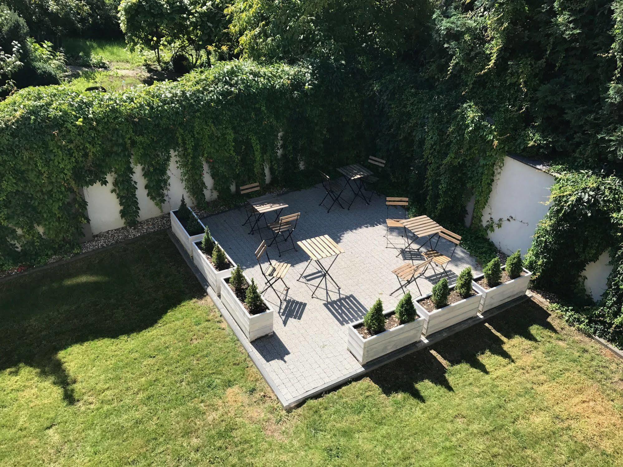 Aparthotel La Petite & 3*