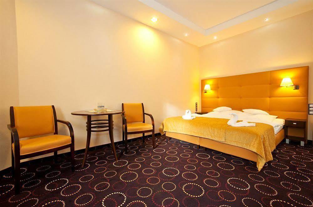 Aparthotel La Petite & 3*