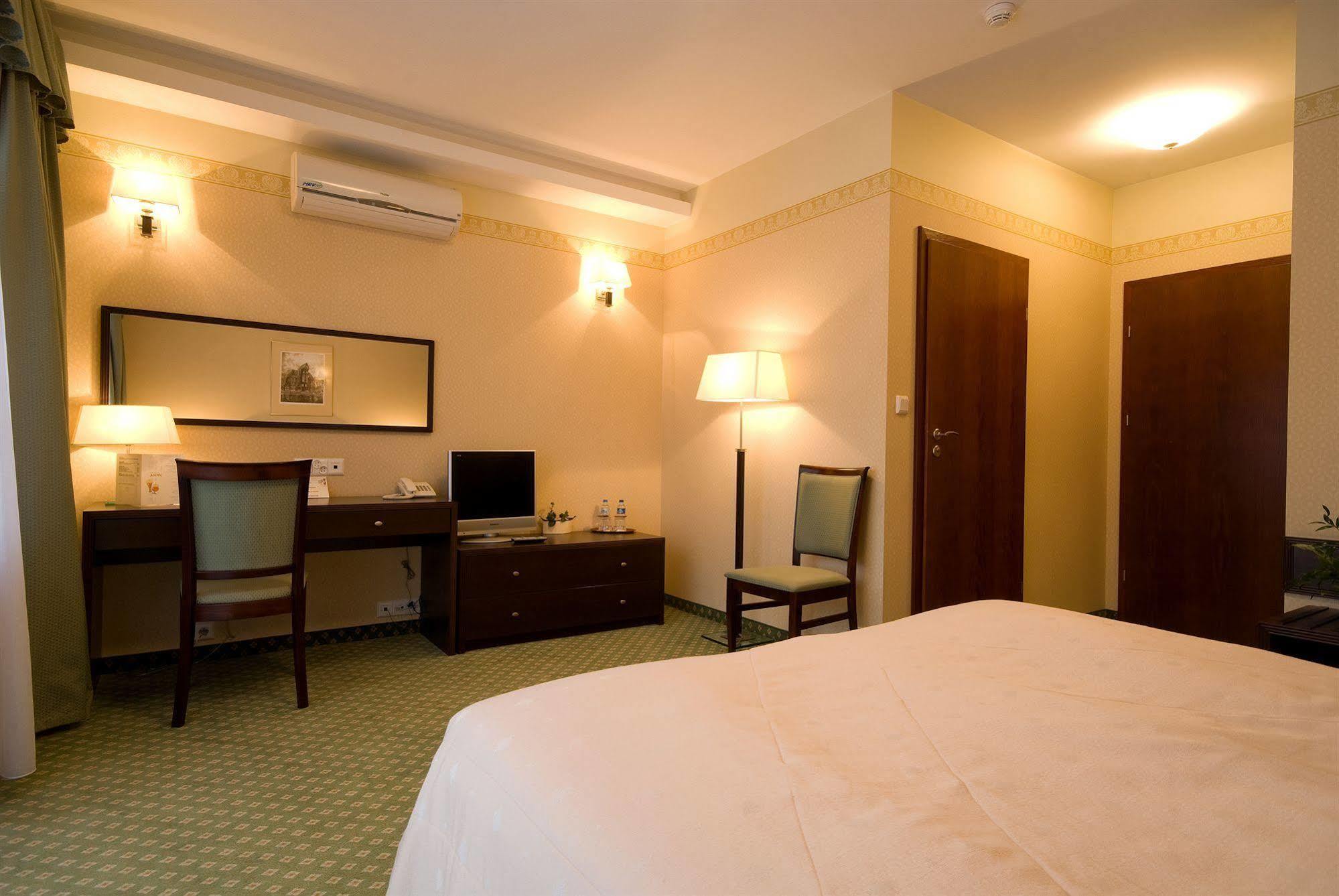 Jaskowy Dworek Aparthotel 3*