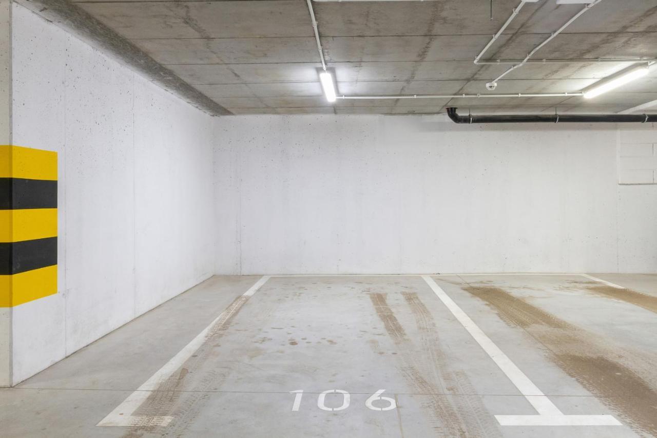 Apartment Front Park Sadowa With Parking By Renters *