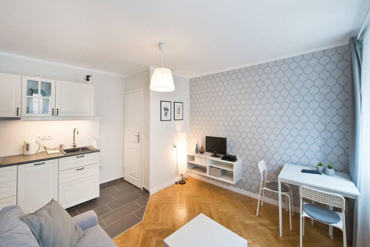 River Side Old Town Apartment *