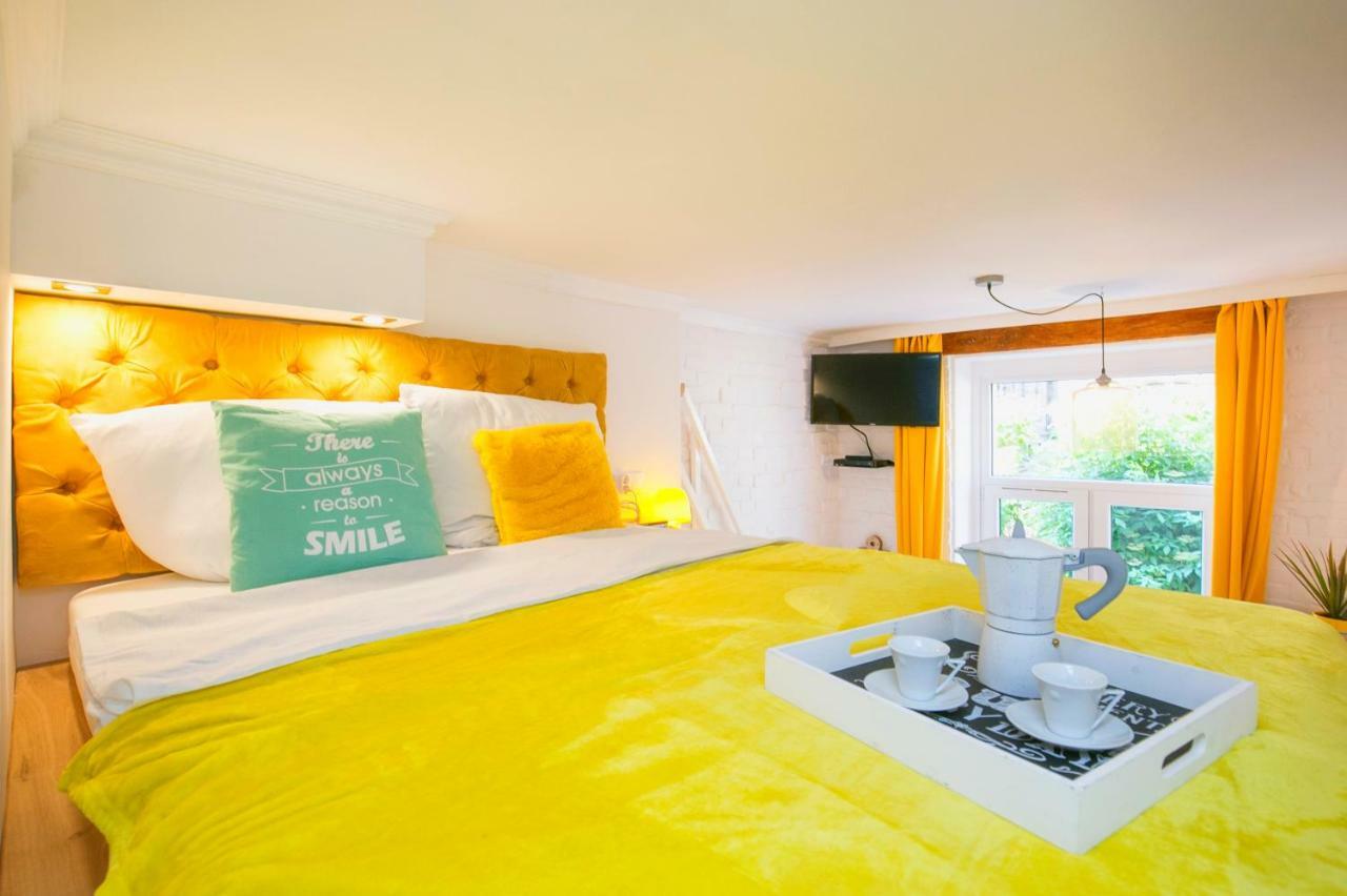Apartment Berg Yellow
