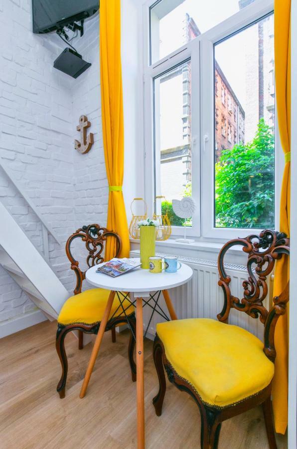 Berg Yellow Apartment