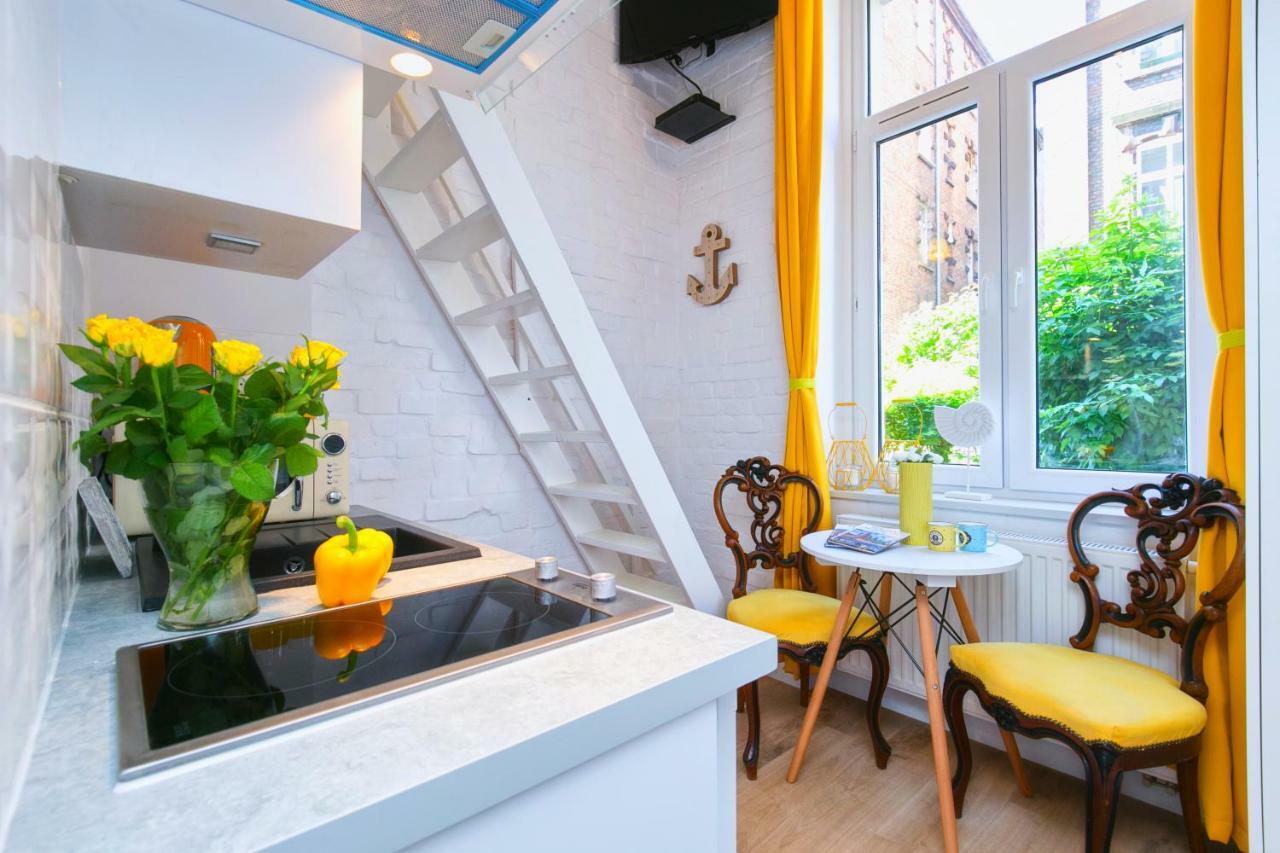 Berg Yellow Apartment