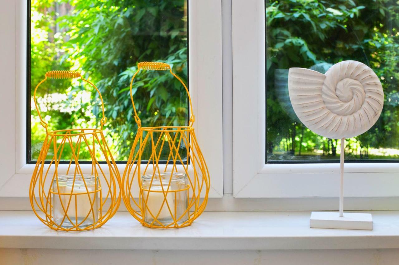 Berg Yellow Apartment