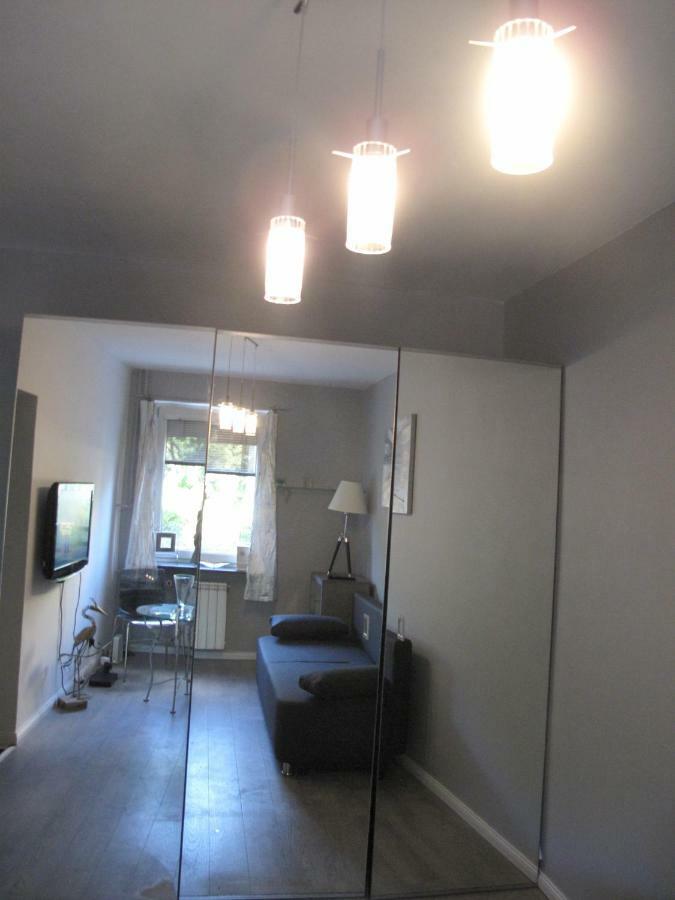 Mirror Apartment *