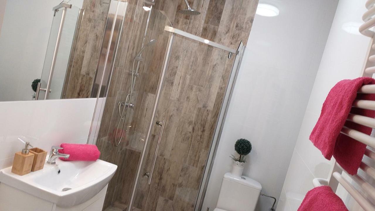 Black House Apartment *