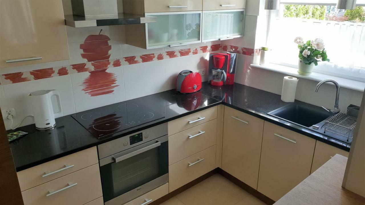 Apartament Ze Slonecznym Ogrodem Huoneisto *