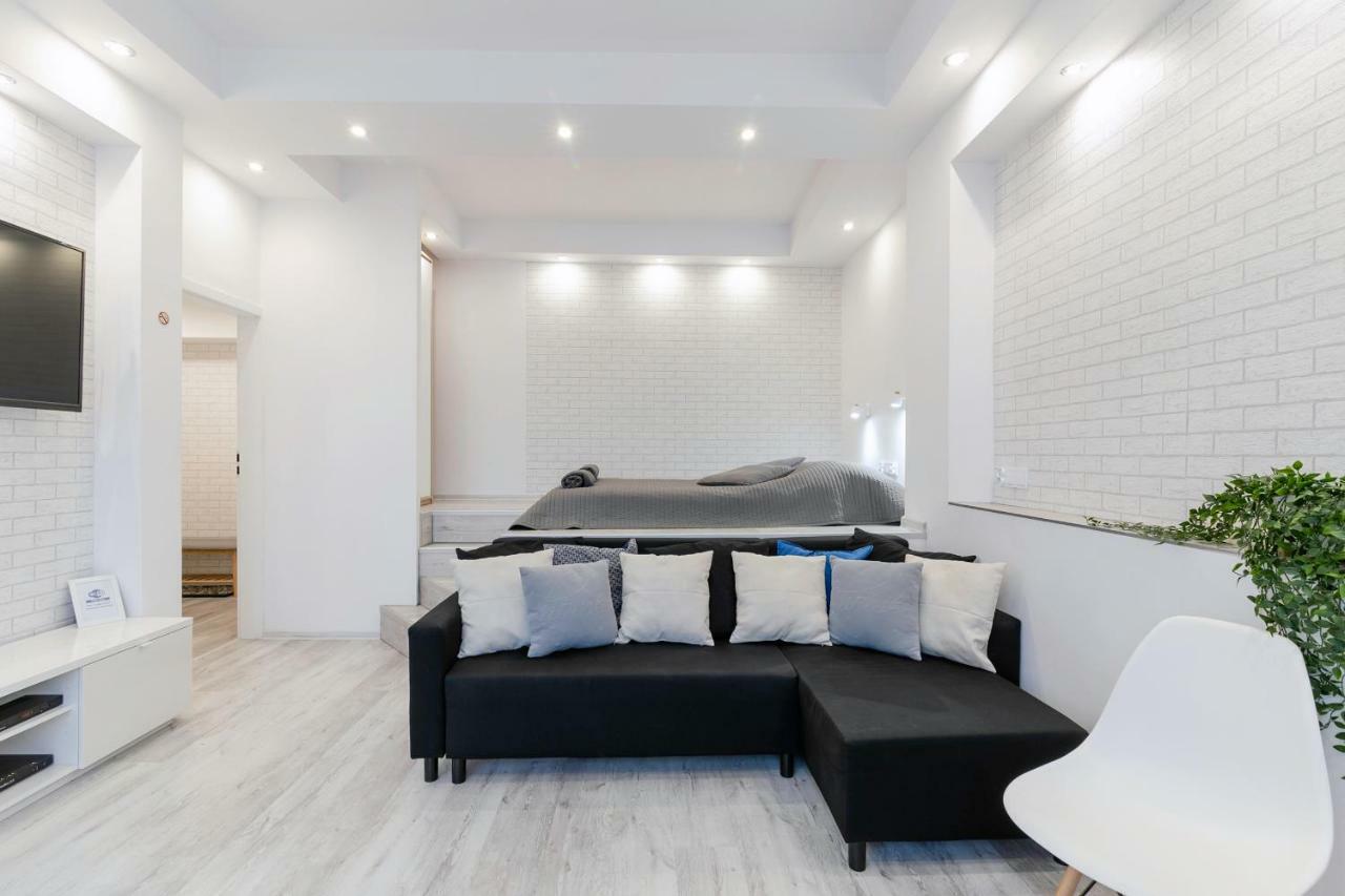 Lux White *