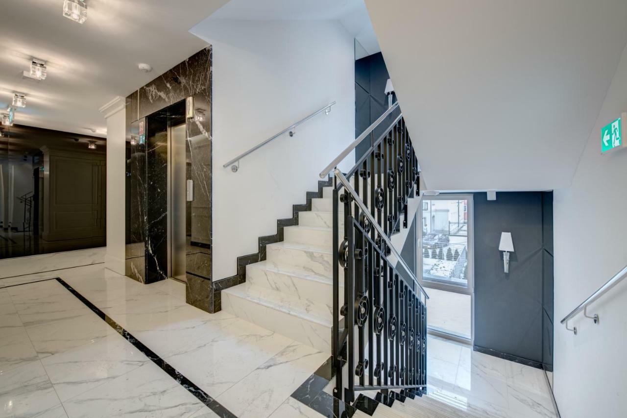 Live & Travel Old Town Apartment