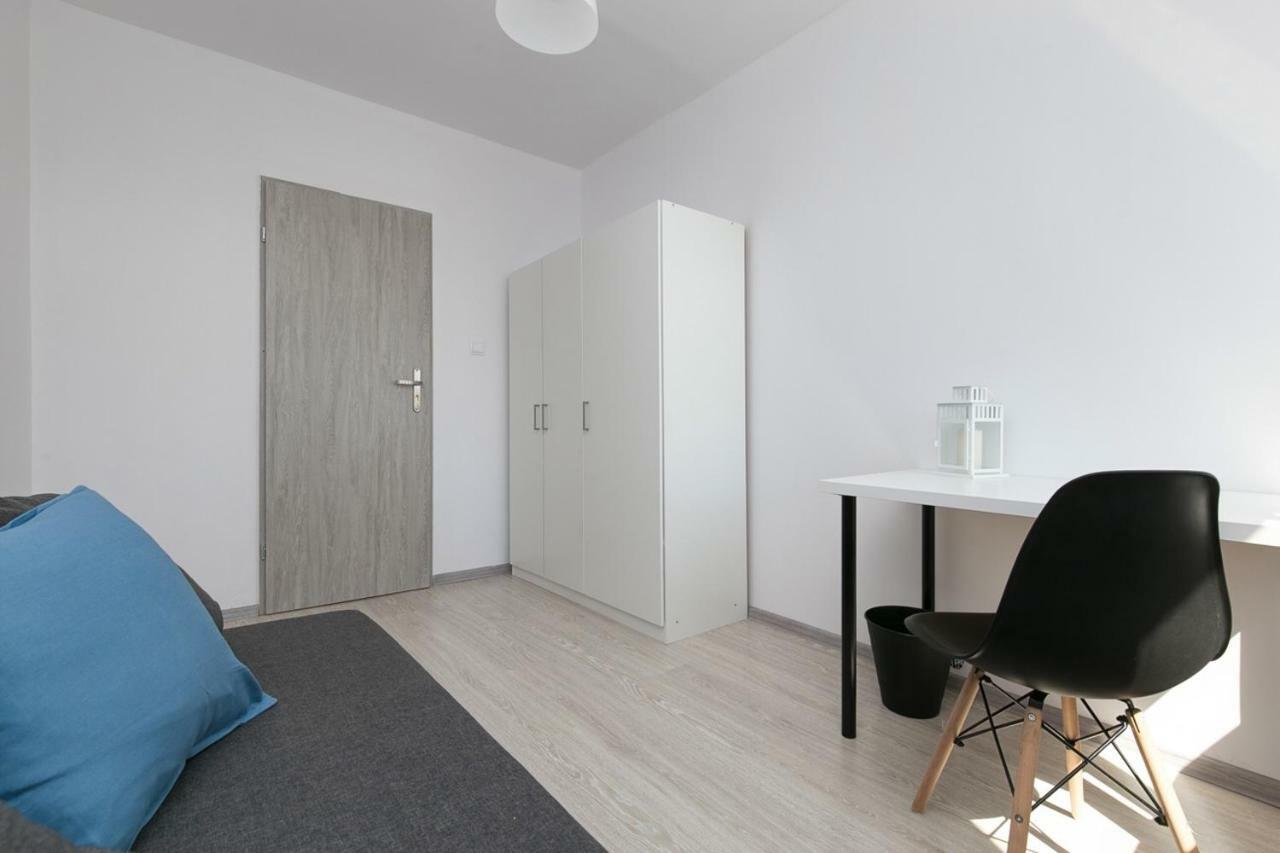 Rooms4less