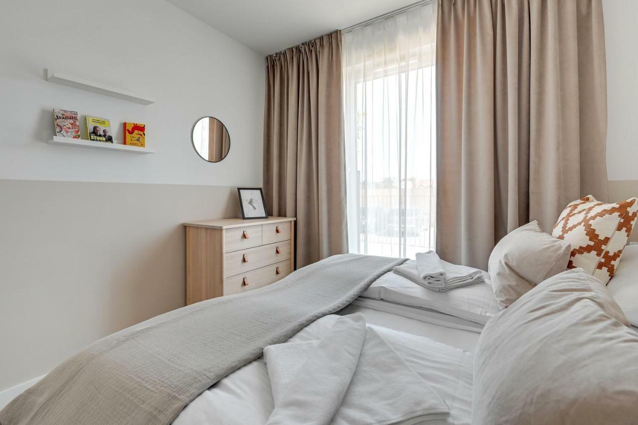 Wave - Olivia Park Apartment *