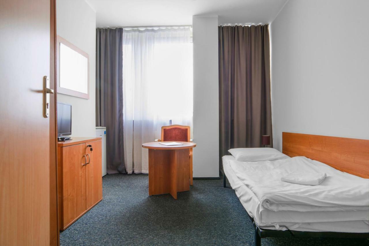 Dlugie Ogrody Hostel *