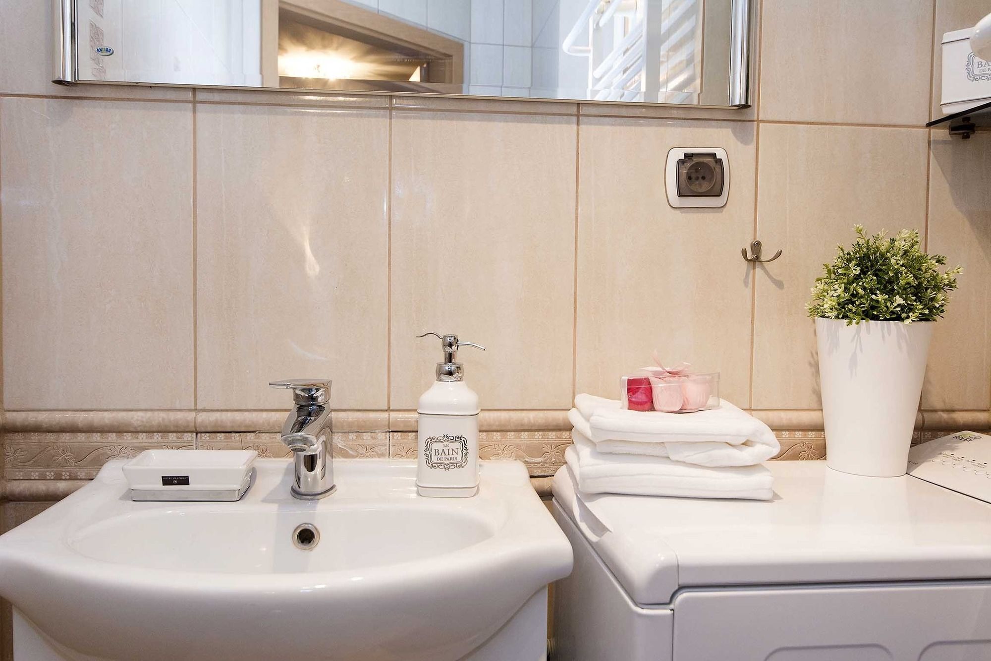 Apartment White Lions - Steps From Neptune Gdansk