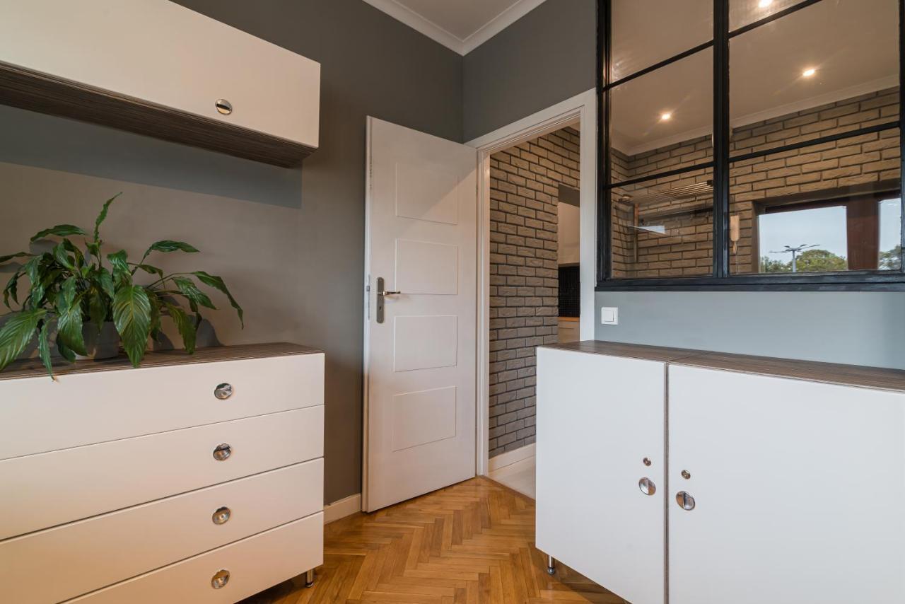 Main Street Studio Apartment *