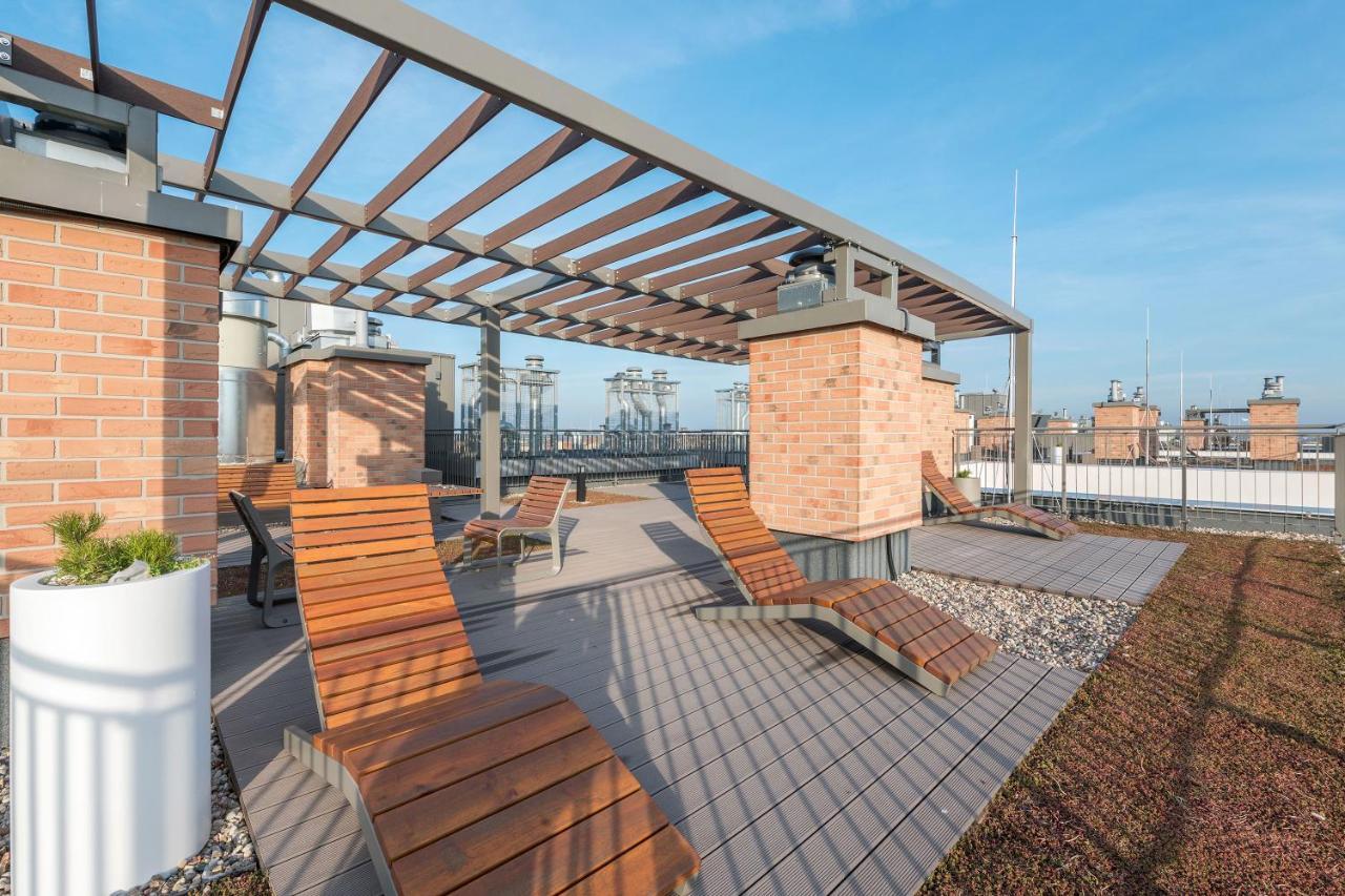 Blue Mandarin Garden Gates Apartment Gdansk