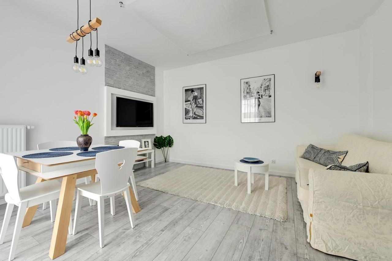 Blue Mandarin Garden Gates Apartment Gdansk